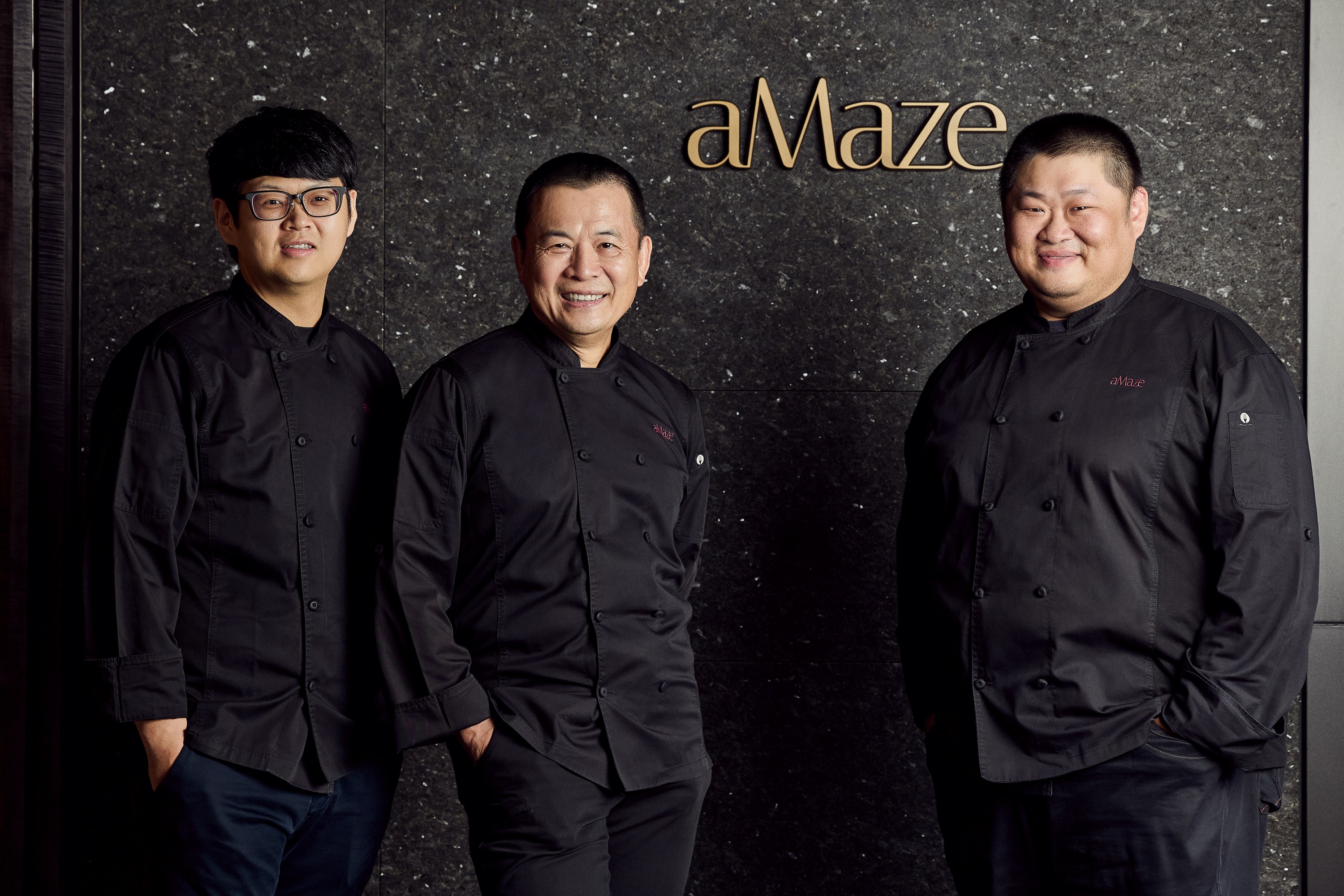 aMaze心宴集結資深與新生代中菜主廚，左起為副主廚周金樺、行政總主廚楊光宗、主廚黃俊仁。（aMaze心宴提供）