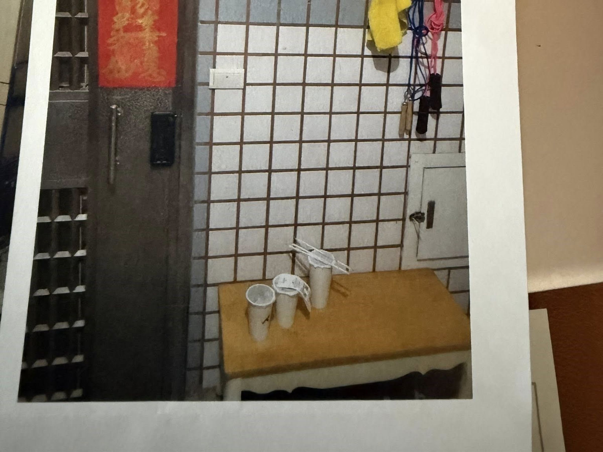 新北市土城一名網友讓外送員將飲料送上樓,卻在幾天後收到2張檢舉單。(翻攝自臉書社團爆料公社)