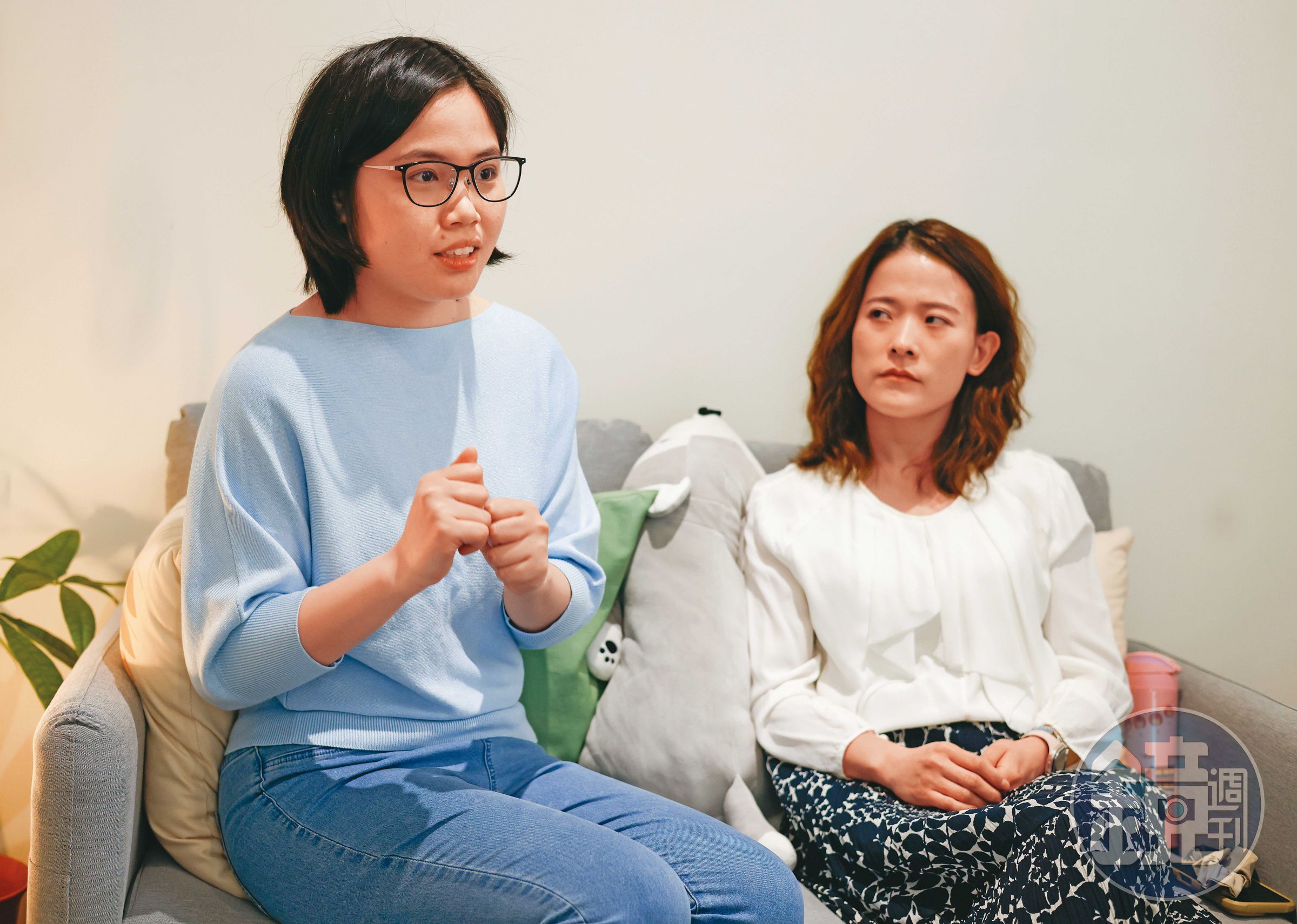 兒少權心會諮商心理師徐藝溶（左）、社工師林芮璿（右）說明性犯罪背後的深層心理與社會文化結構因素。