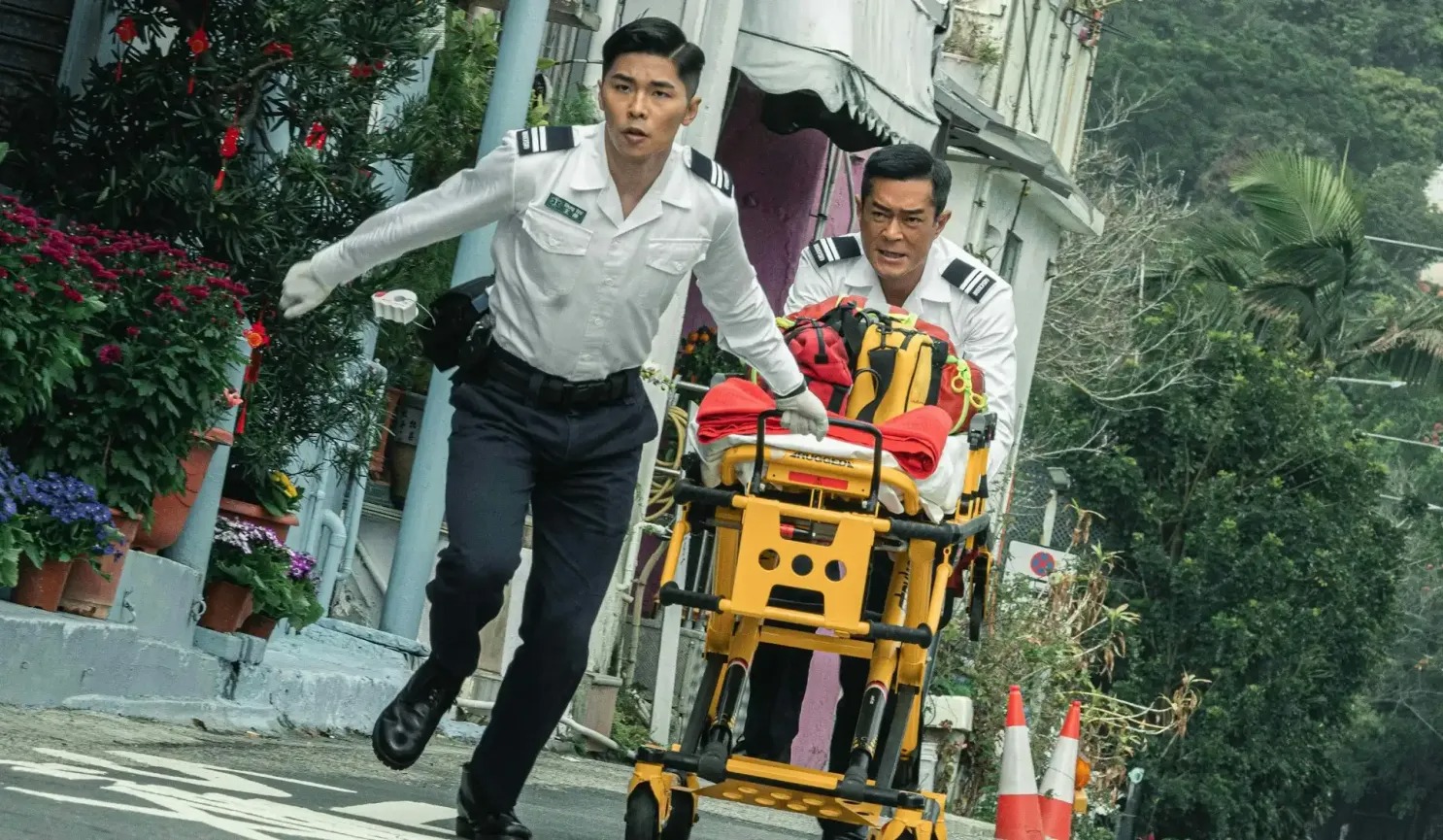 《送院途中》即使有古天樂主演，但也不敵導演的政治立場與劇情大膽披露制度缺失，取消參賽資格。（網路圖片）