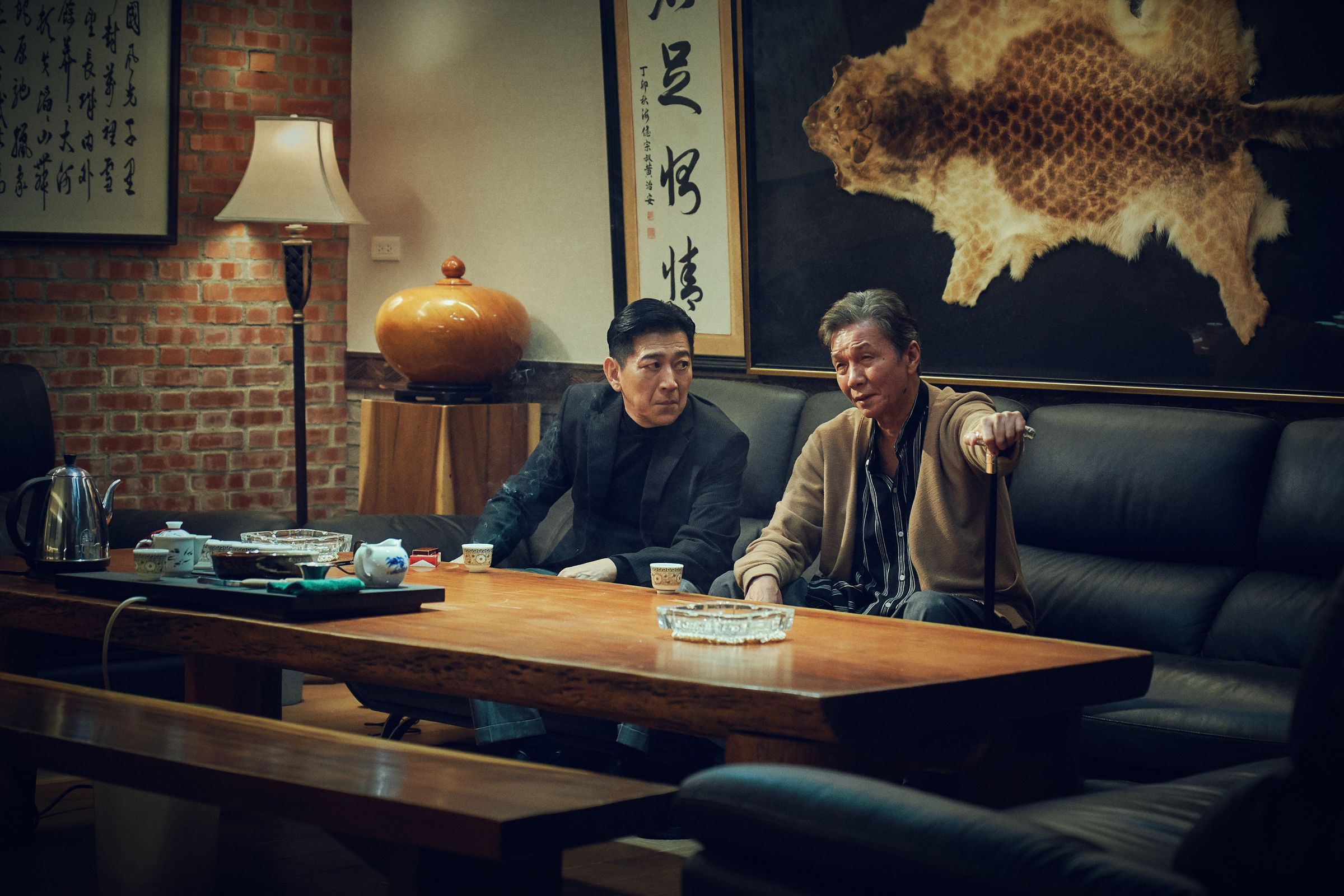 《角頭－鬥陣欸》的戲眼在6位資深實力派演員身上，包括高捷、太保等各大幫派的大哥身上。（曼尼娛樂提供）