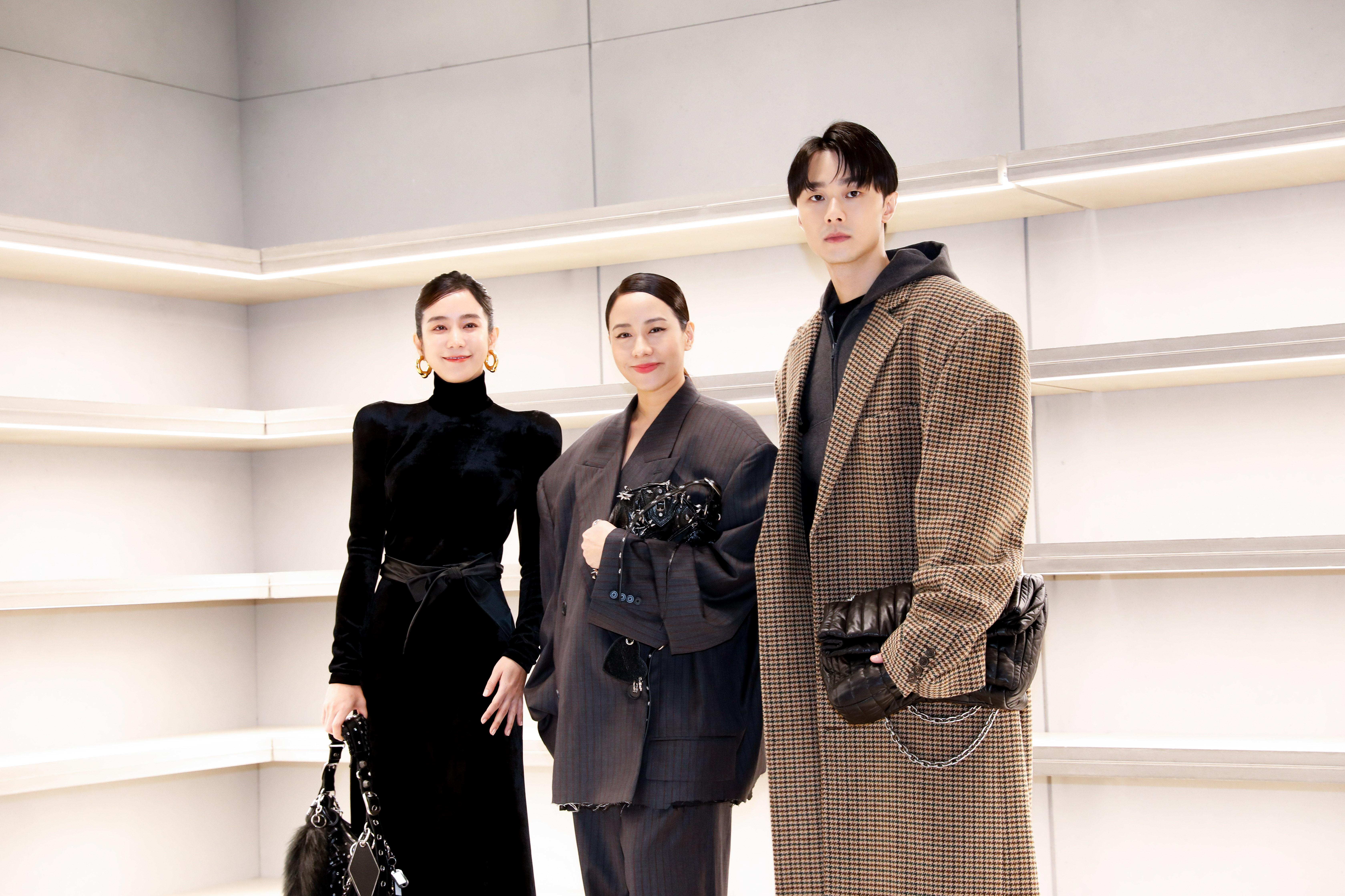 林嘉欣（中）、温貞菱（左）、施柏宇（右）出席Balenciaga台北101全新概念店開幕。