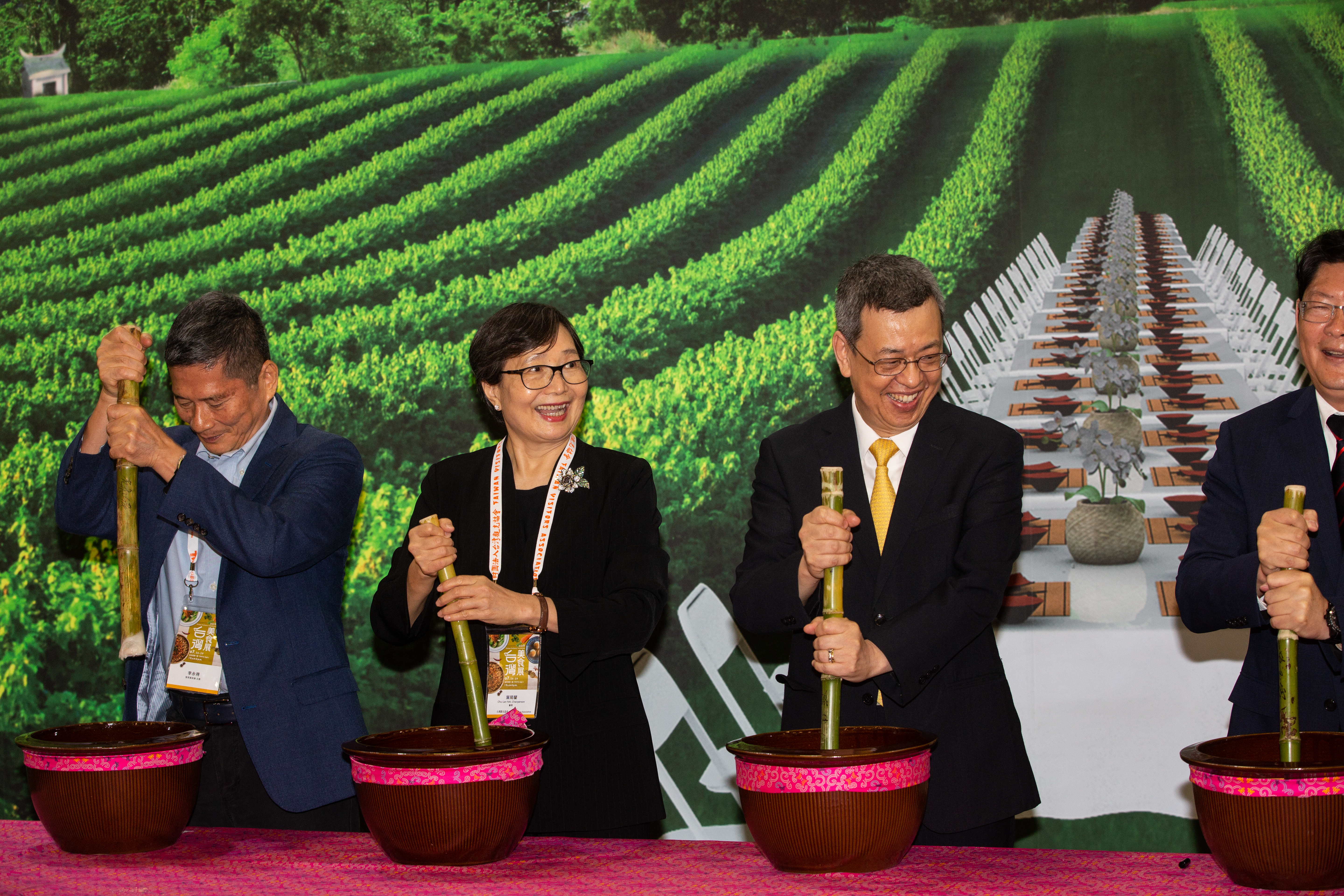 葉菊蘭擔任台灣觀光協會會長時，經常親自出席美食展，推廣台灣觀光。（本刊資料照）