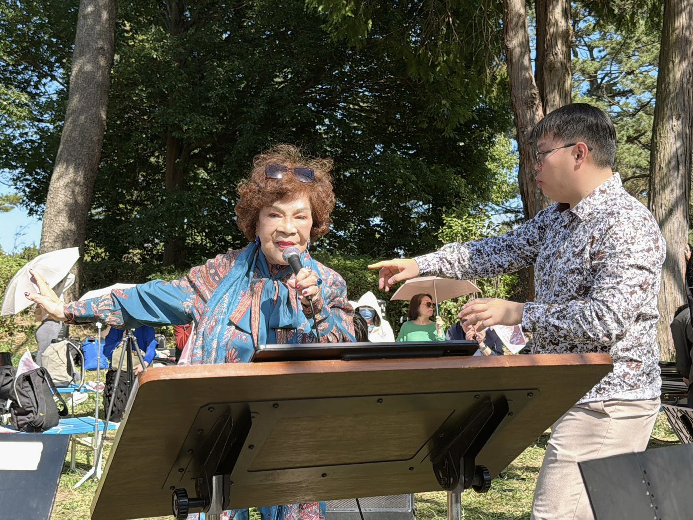 周遊和夫婿李朝永受邀前往仙台参加東日本大震災十五週年祈念音樂會。（李朝永提供）