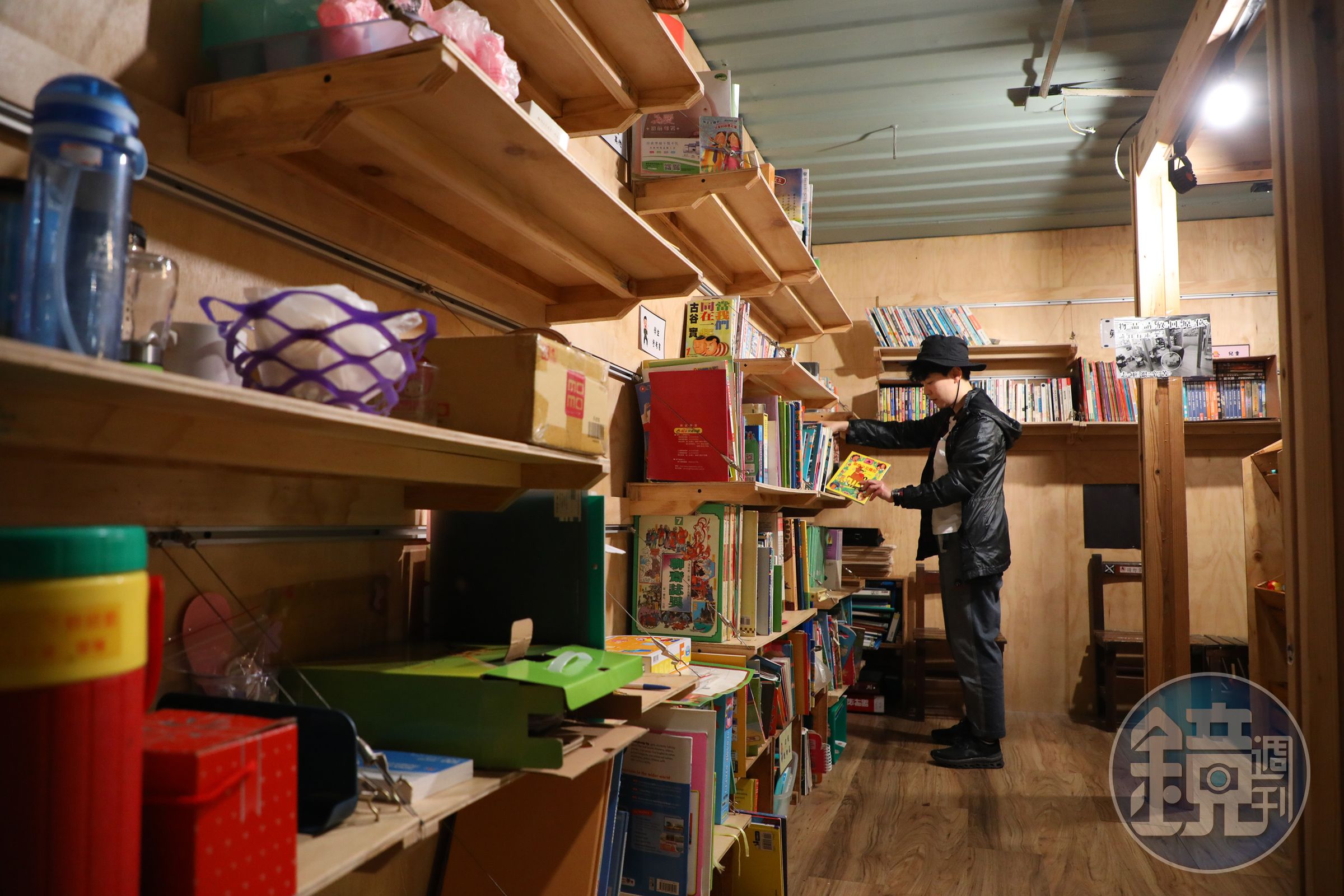 「免費商店」裡有許多人捐贈或交換的書籍。