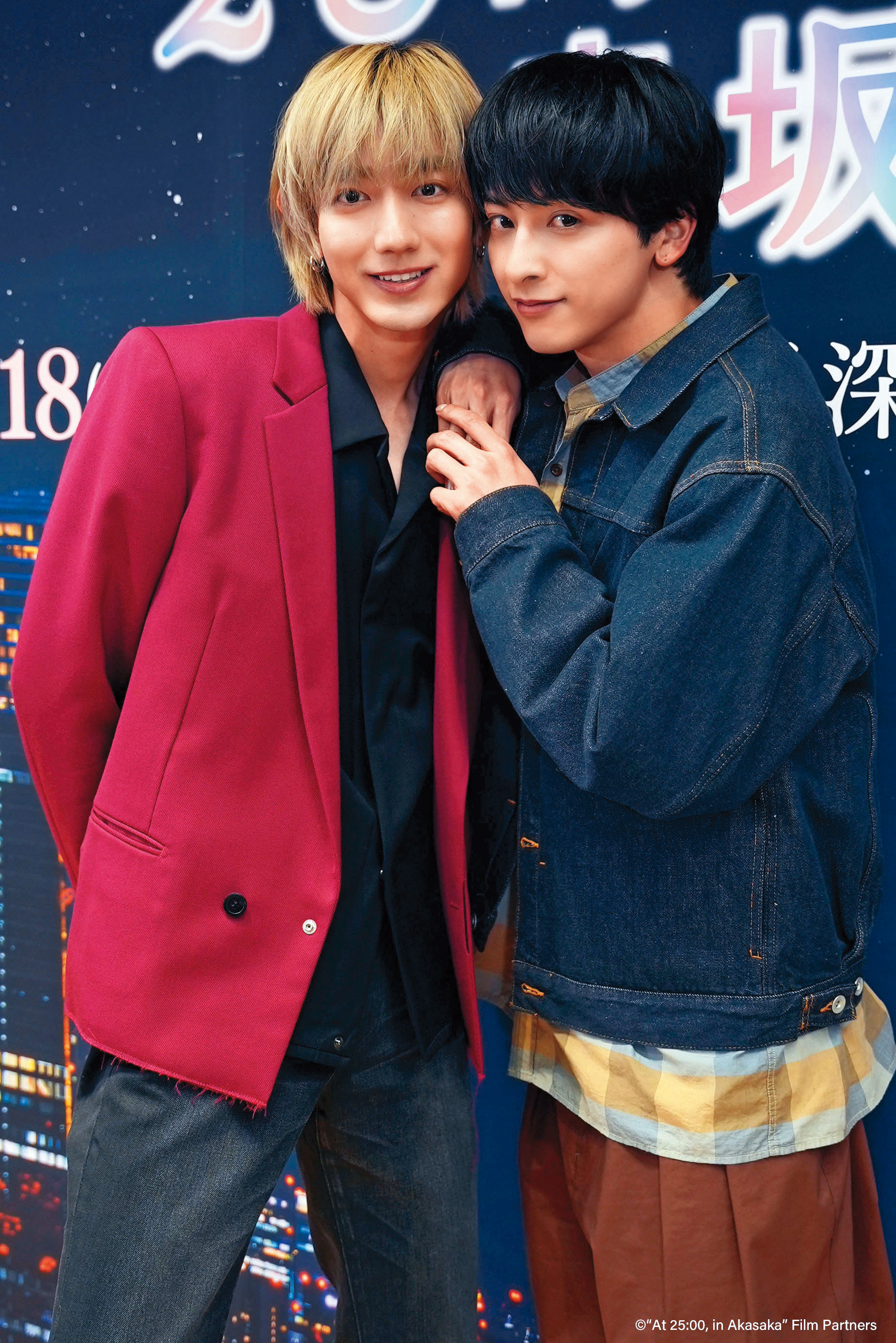 新生代演員駒木根葵汰（左）和新原泰佑（右）為演出真人版《25時，赤坂見》，從外型開始下功夫。（GagaOOLala提供）
