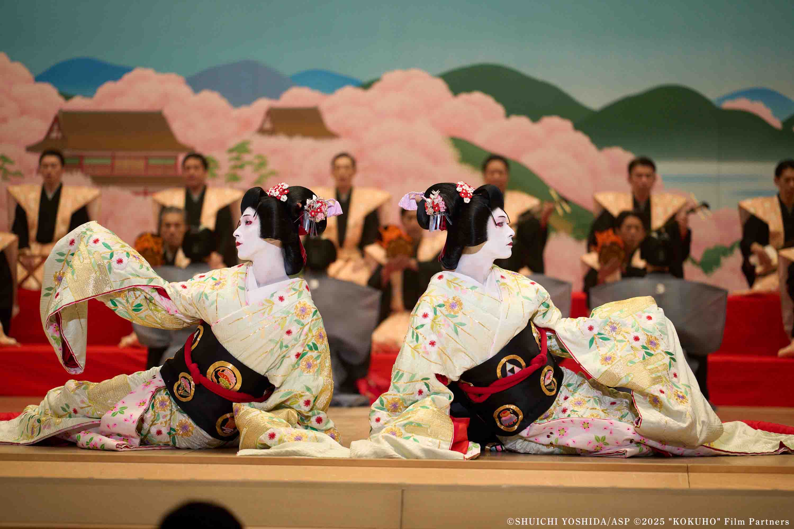 日本話題真人電影《國寶》入圍第98屆奧斯卡金像獎「最佳妝髮設計」。（傳影互動提供）