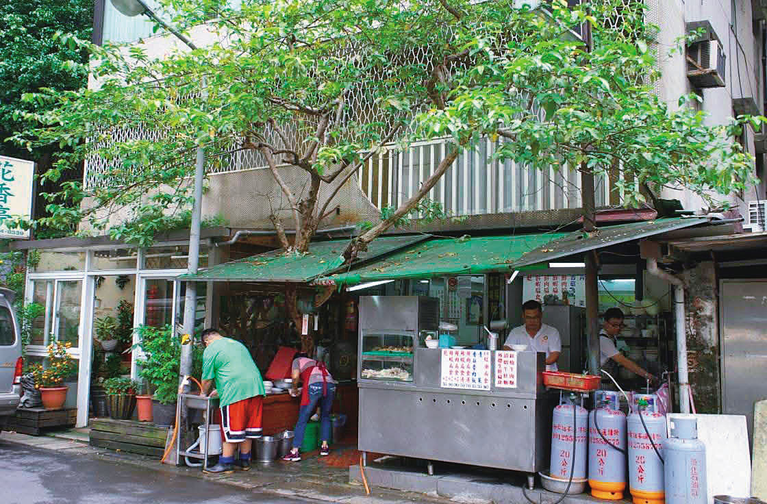 北市東區一品大廈附近的老店，走過輝煌歲月，已於2022年熄燈。（林進泰提供）