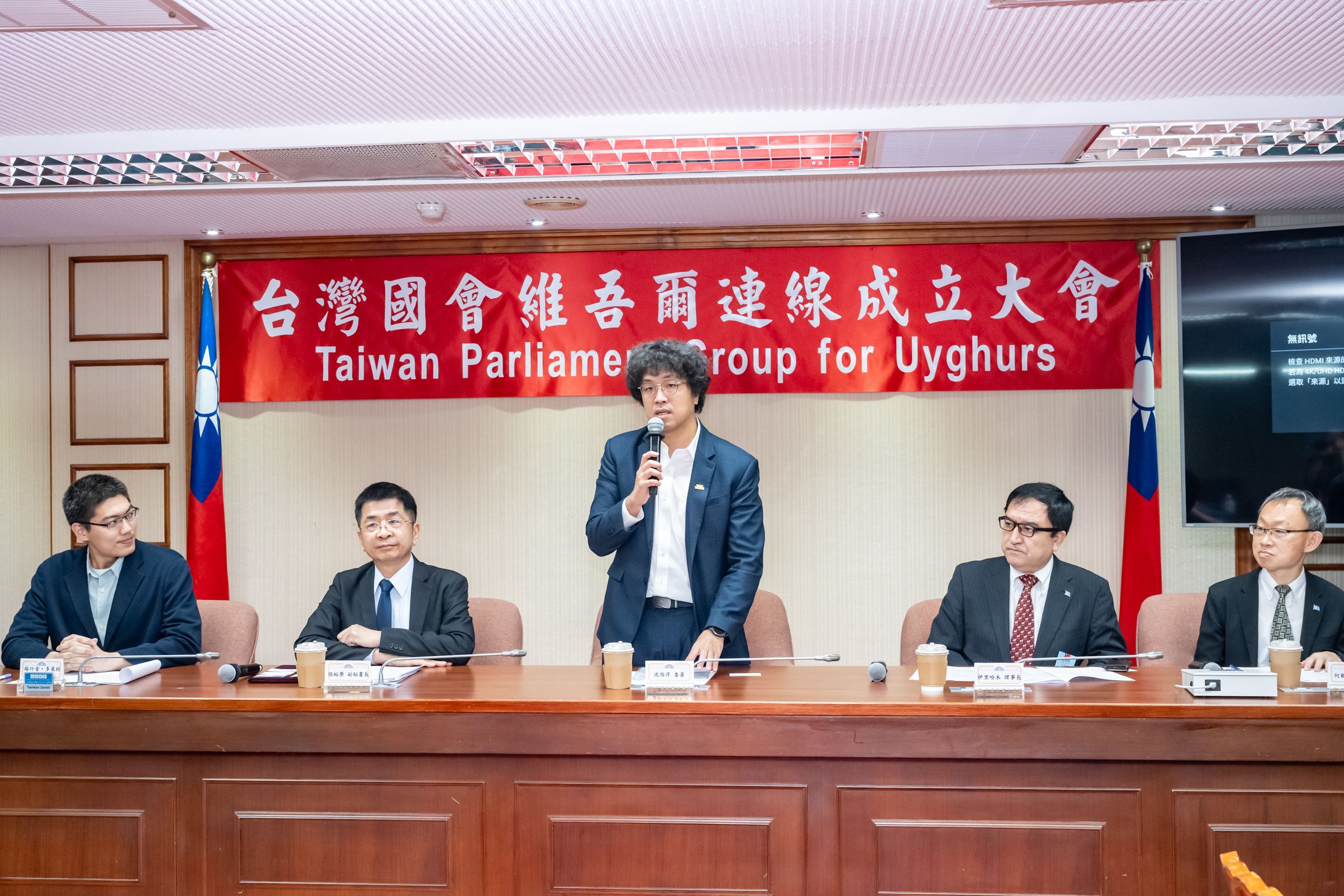 沈伯洋表示,希望能透過國會外交,串聯全世界的民主國家,抵抗極權侵略。(立法院提供)