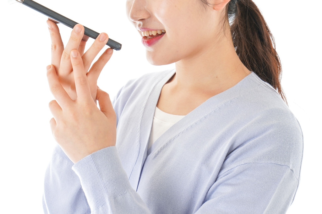 一名醫生娘陪兒子去加拿大念書，沒想到竟出軌與兒子老師發生婚外情，常深夜視訊調情。（示意圖，photoAC）