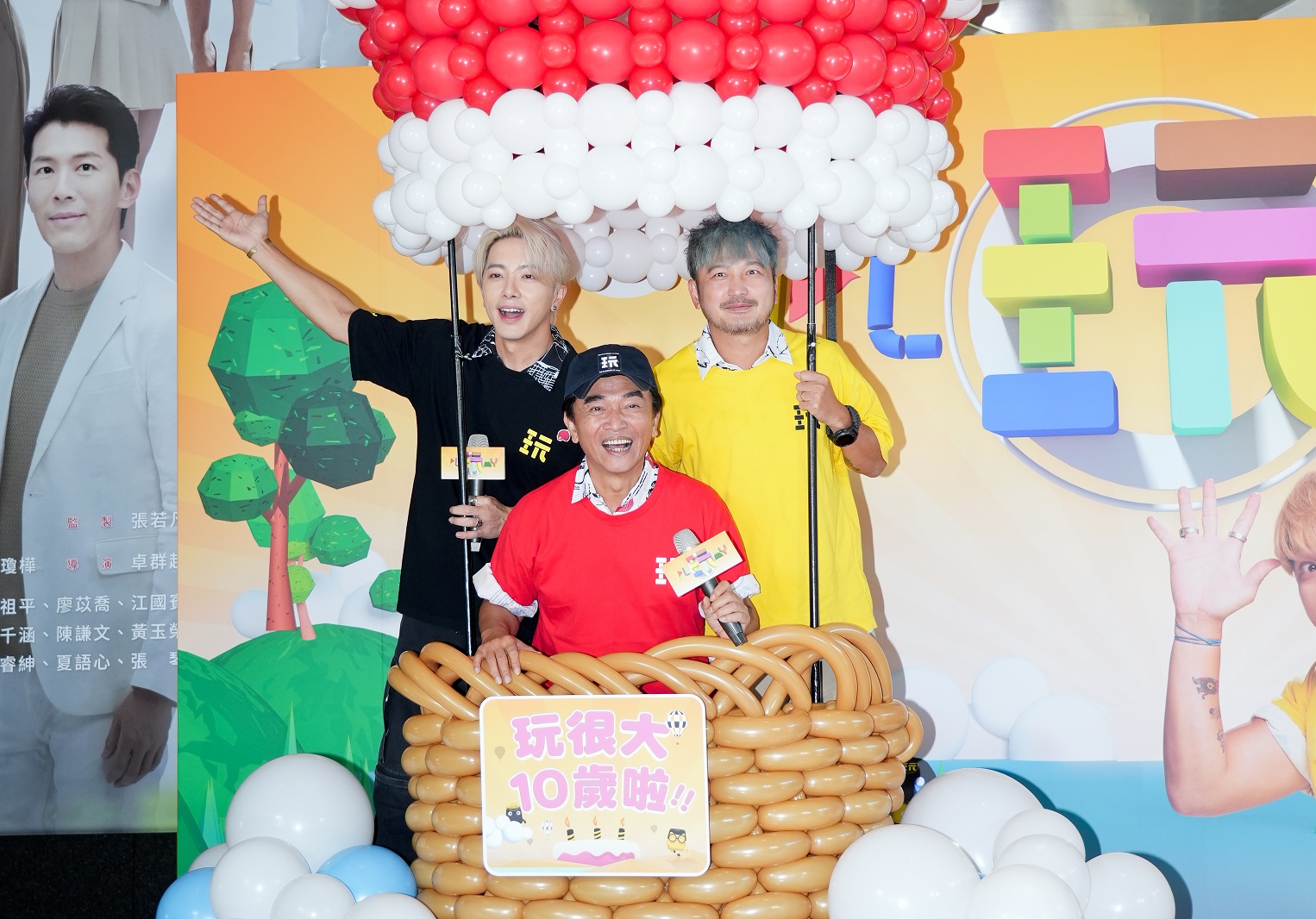 坤達（左起）、吳宗憲、KID出席《綜藝玩很大》十週年記者會。