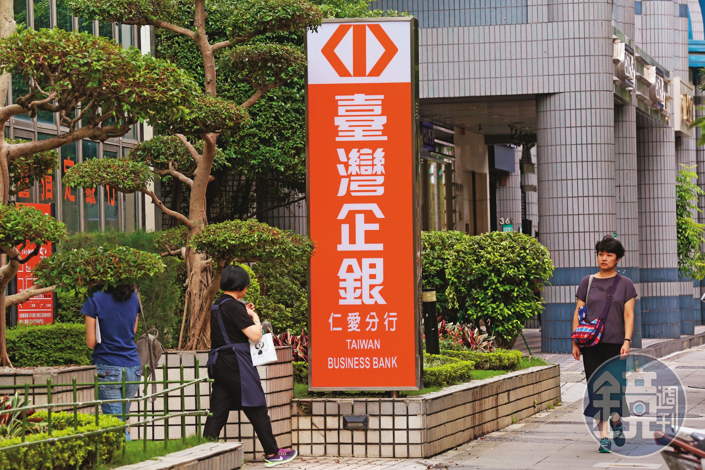 不敗教主陳重銘持有4百張臺企銀,透過公司股利政策,持續降低持有成本。