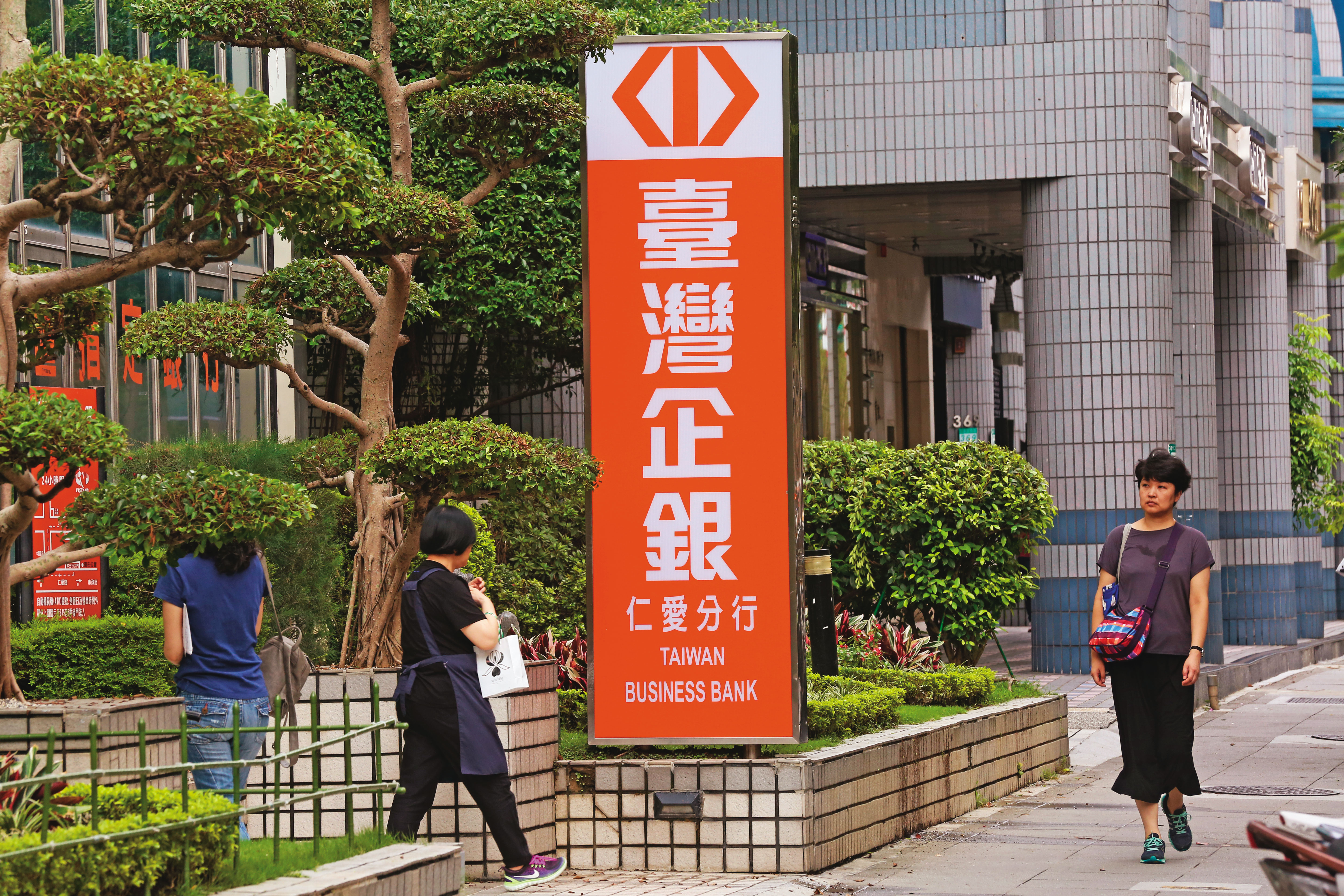 不敗教主陳重銘持有4百張臺企銀，透過公司股利政策，持續降低持有成本。