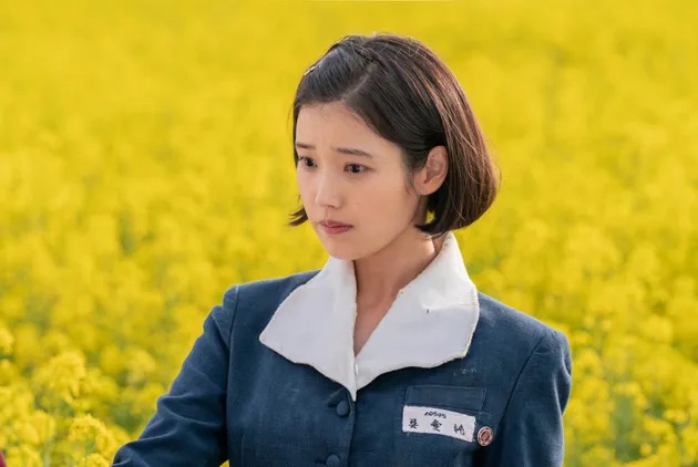 IU分飾兩角，精彩演出獲得好評。（Netflix提供）