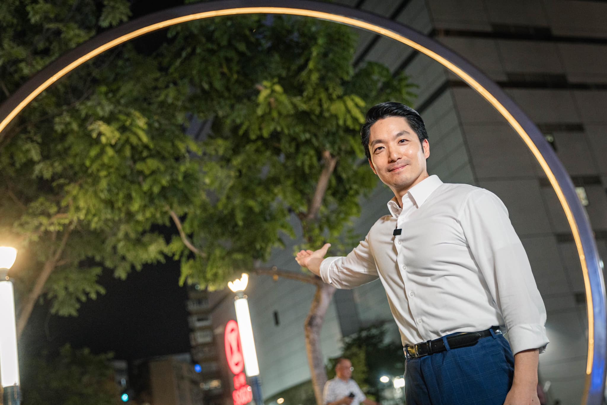 台北市長蔣萬安於21日出席日本自民黨青年局與台北市府青年局的交流會活動時，表示市政應該超越黨派色彩，全力以赴協助市民解決問題。（翻攝Facebook@蔣萬安）