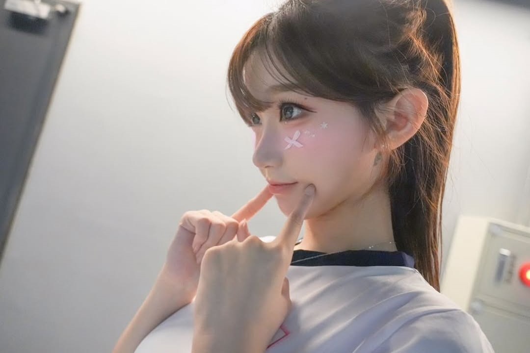 啦啦隊女神李珠珢因開場舞站C位忘記舞步引發爭議。（翻攝自李珠珢instagram）