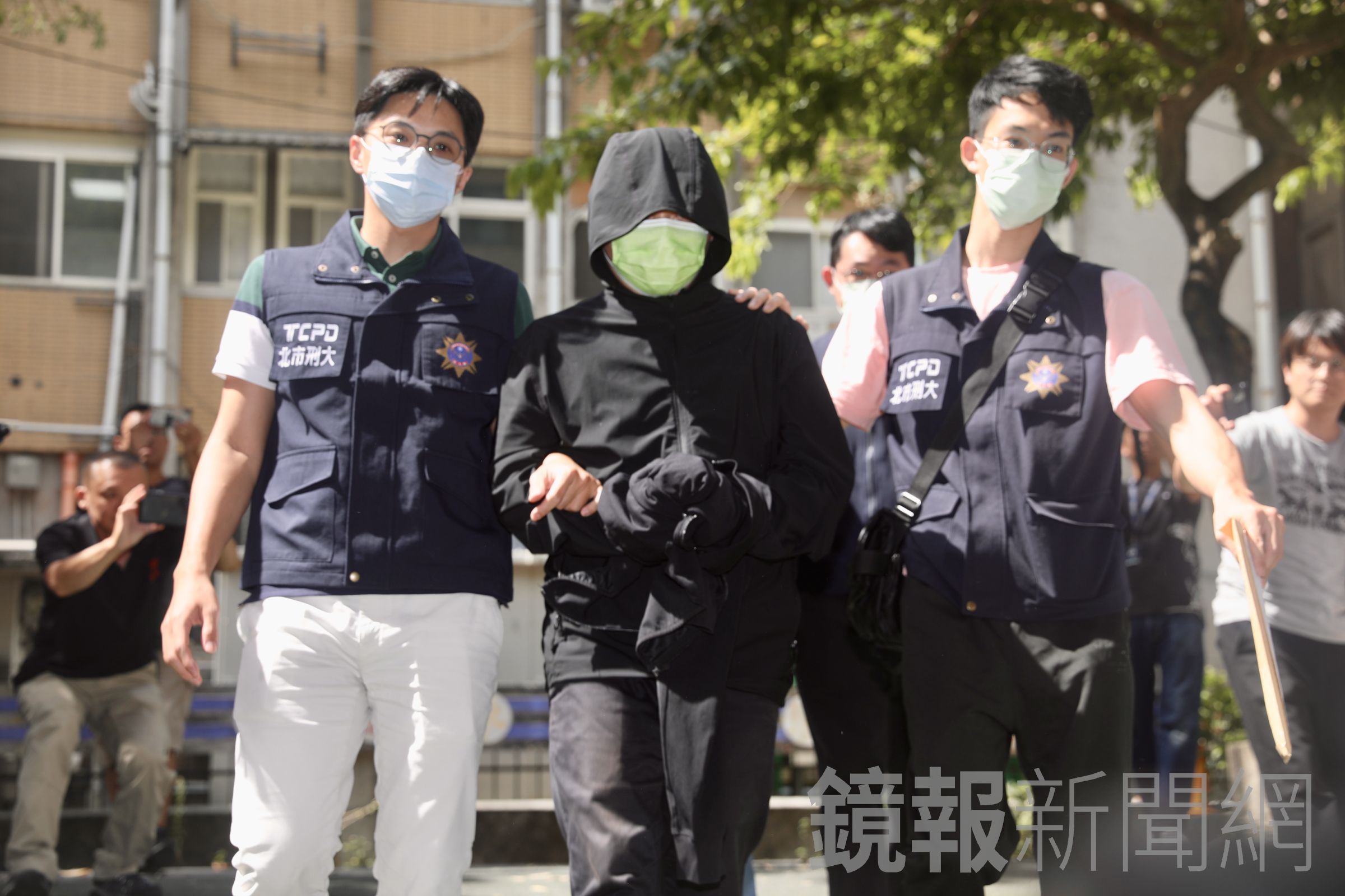 41歲周姓男子(圖)與其林姓女友,兩人落網後坦承犯行加工製圖並加註恐嚇字眼。(鏡報林煒凱攝)