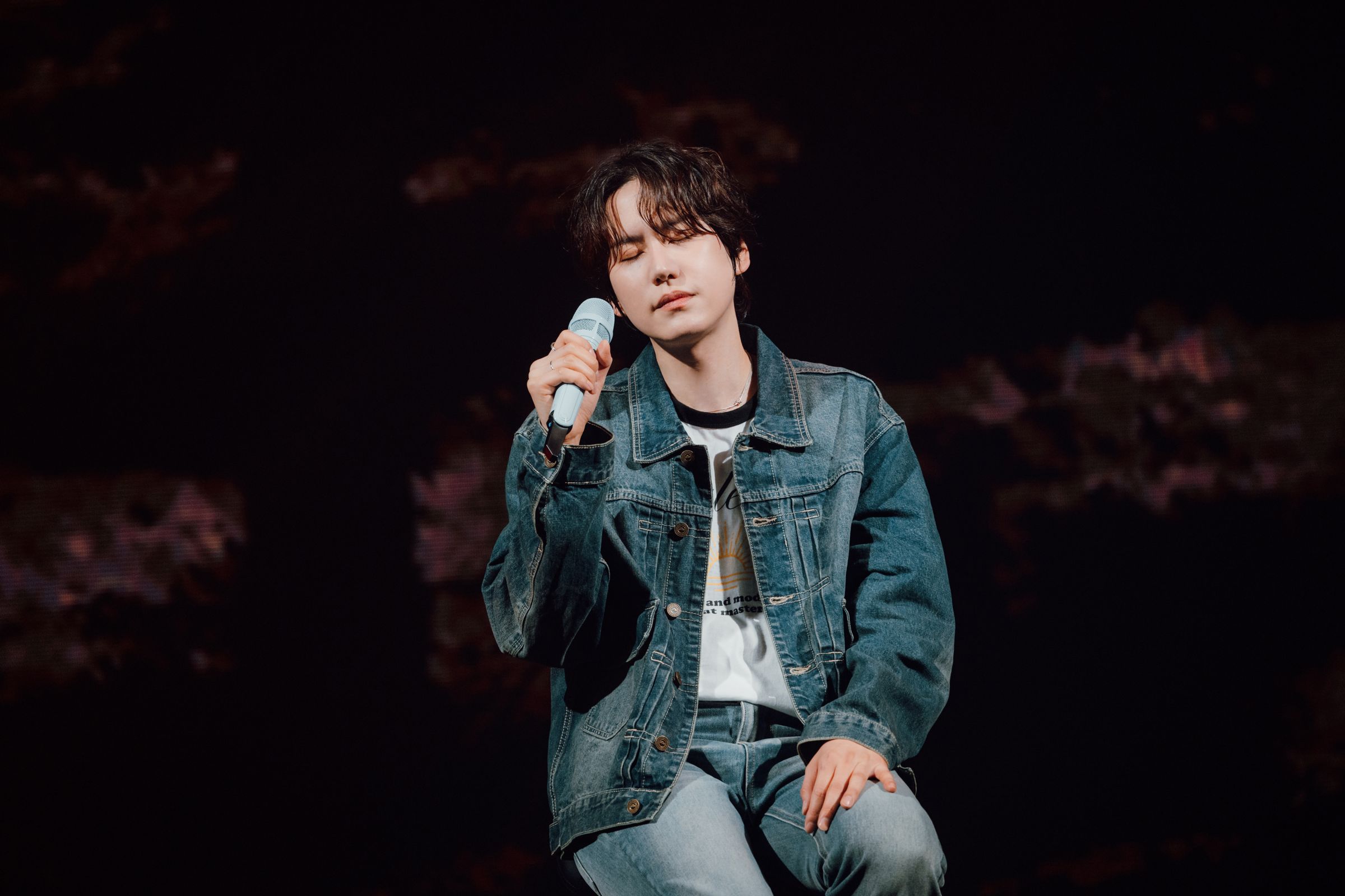Super Junior的代表色珍珠藍，就是圭賢的代表色，果然團魂滿滿。（D-SHOW提供）