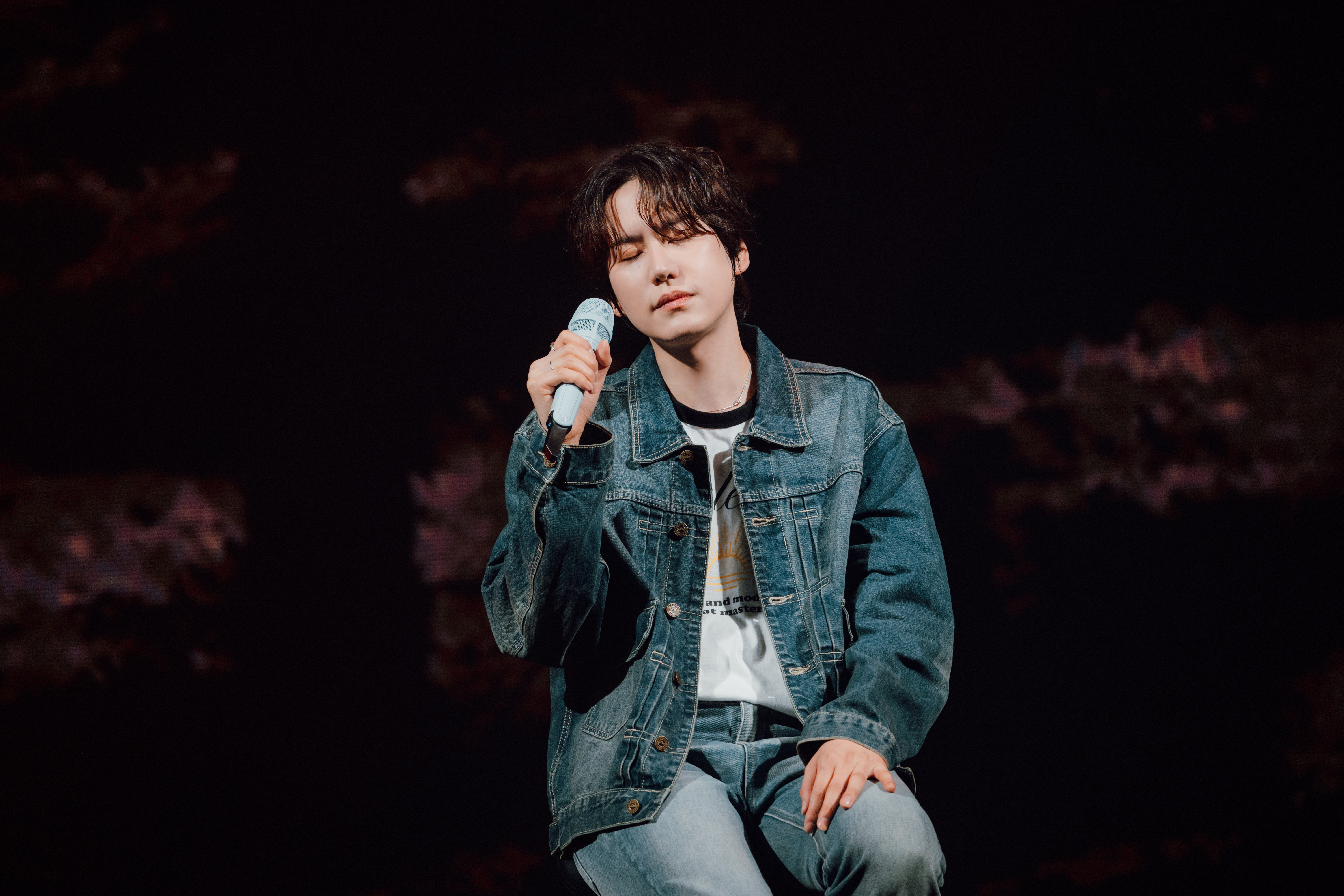 Super Junior的代表色珍珠藍,就是圭賢的代表色,果然團魂滿滿。(D-SHOW提供)