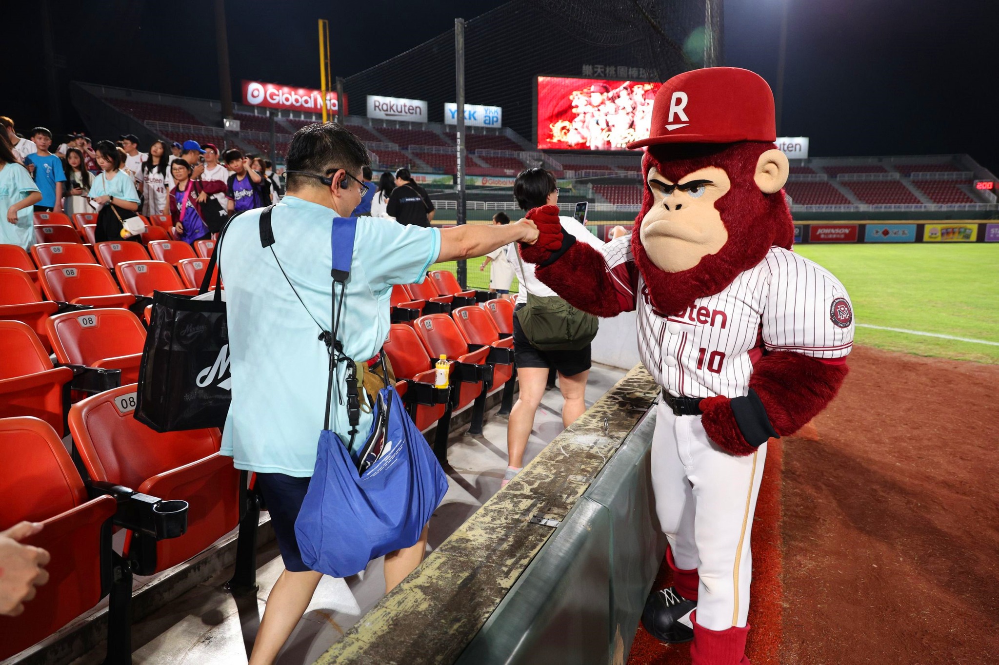 樂天桃猿伙食爆蒼蠅活蛆現蹤，球團宣布撤換業者。（示意圖；翻攝Rakuten Monkeys臉書）