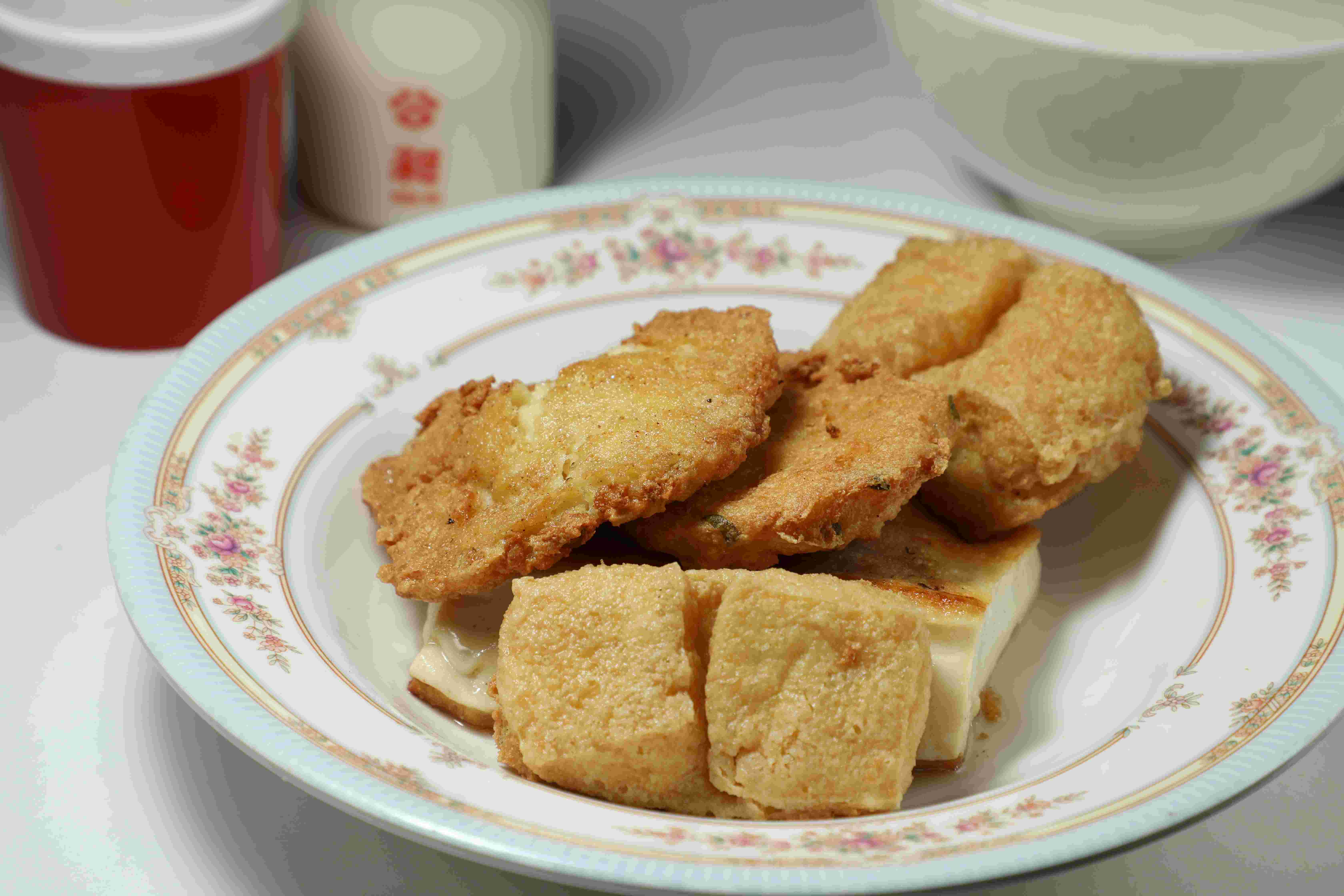 吃得到公和招牌的荳腐、荳卜、魚腐三拼，清爽而有豆香。（港幣18元／份，約NT$73）