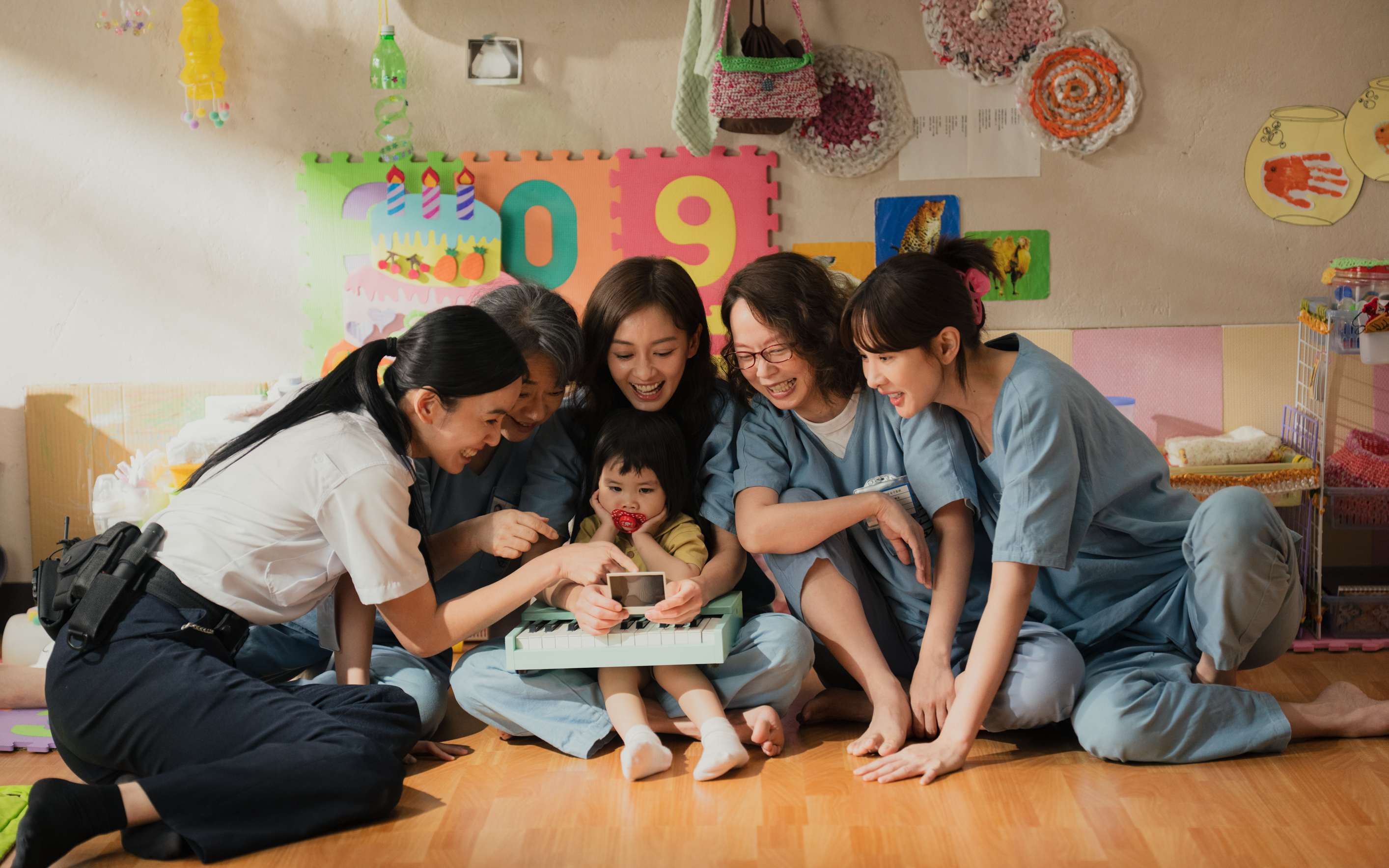 陳庭妮（左起）、翁倩玉、陳意涵、孫淑媚與安心亞等在電影裡各自表現不同的才華。（壹壹喜喜提供）