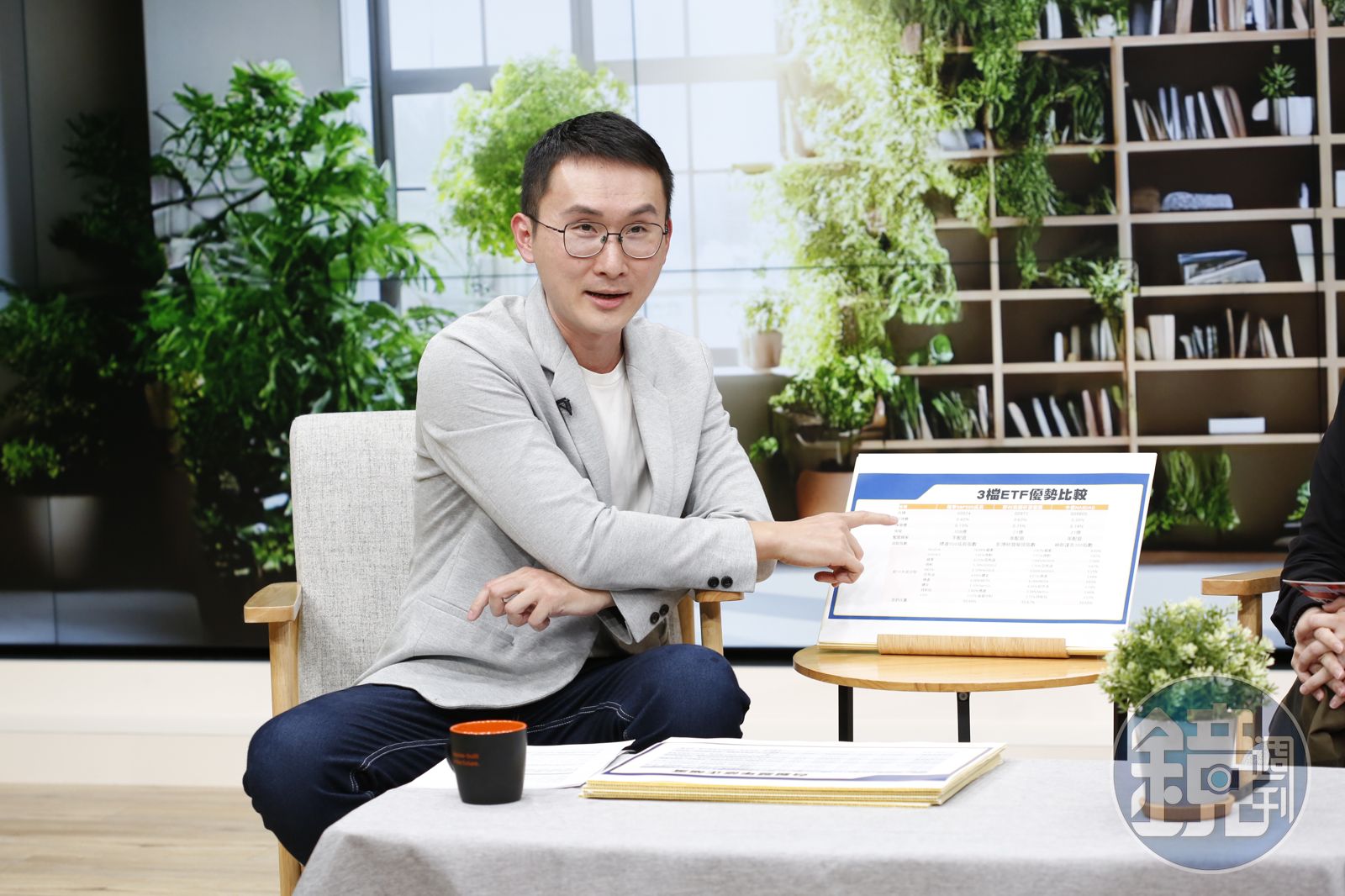 高股息ETF逆襲3/怕修正又怕踏空? 達人靠「完美對半」策略領現金又賺價差