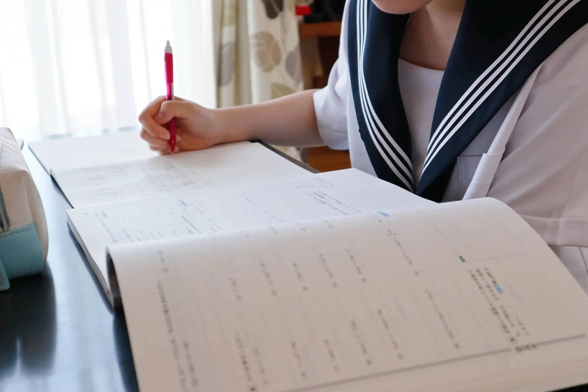 網友稱讚補習班老師教學活潑且善於歸納重點，質疑學校為何不採用這種方式教學。（示意圖，photoAC）