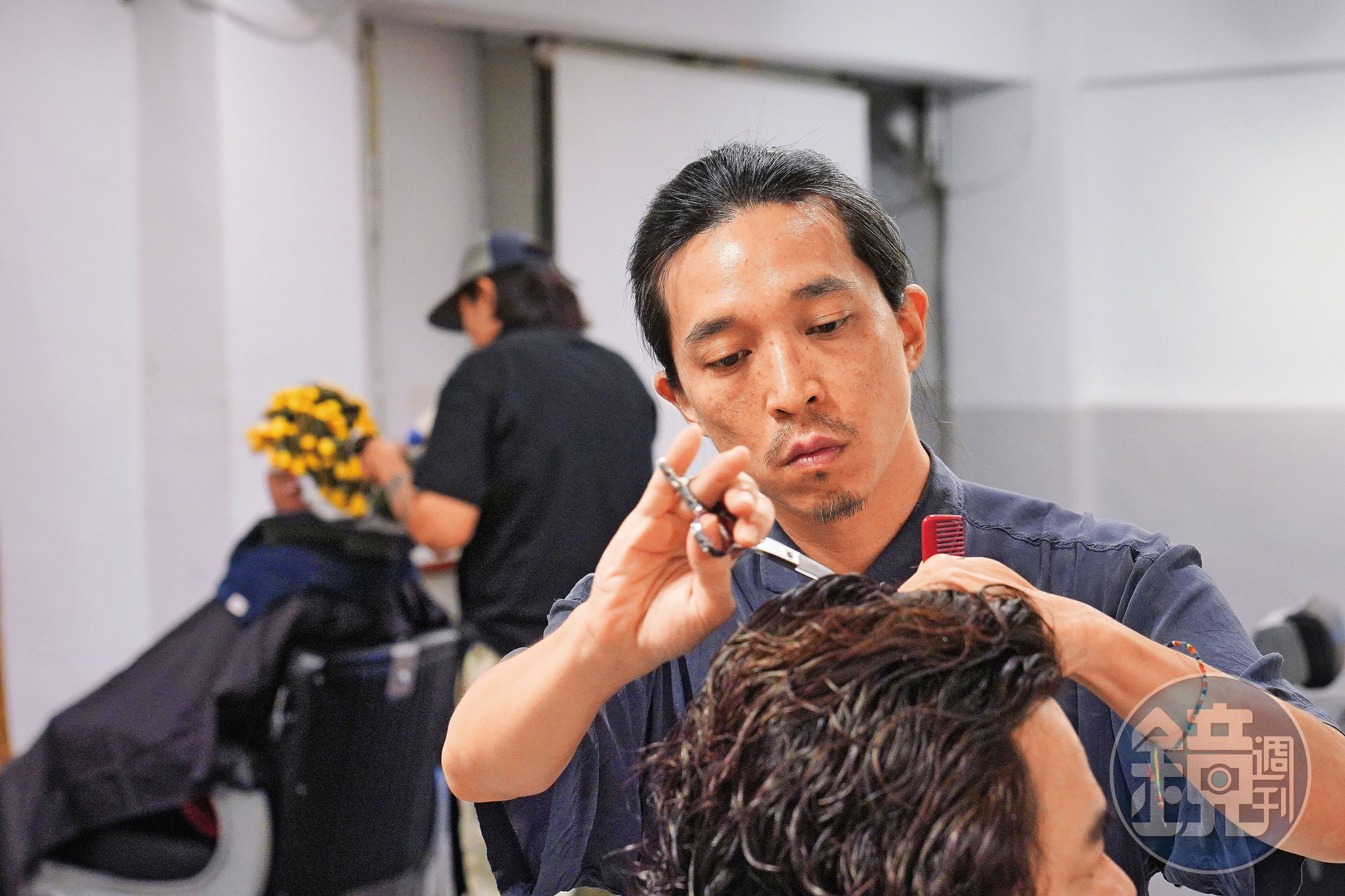 行者另一位老闆Morgan跟美髮品牌合作，在地下室另闢蹊徑，經營男子理髮。