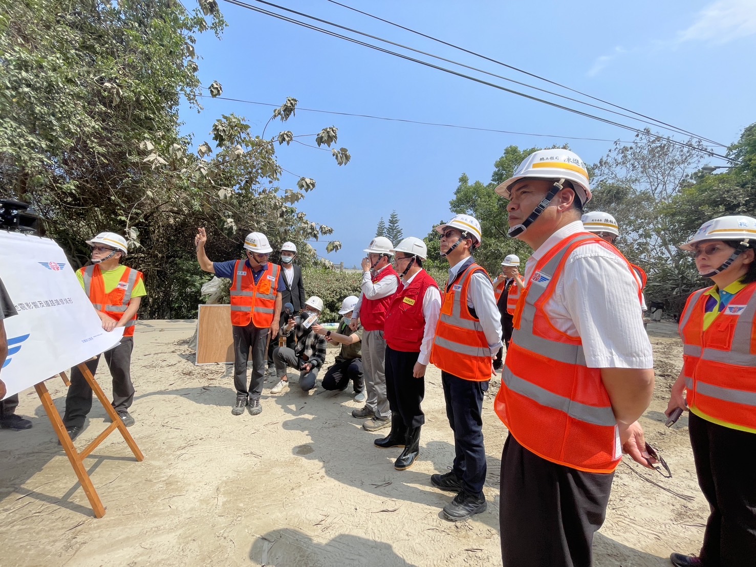 行政院副院長鄭文燦、交通部長王國材視察崇德管制站。