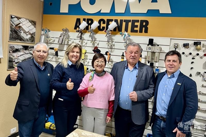 徐佳青6月中到巴西南部知名台商企業PUMA Brasil公司參訪。(翻攝自僑委會官網)