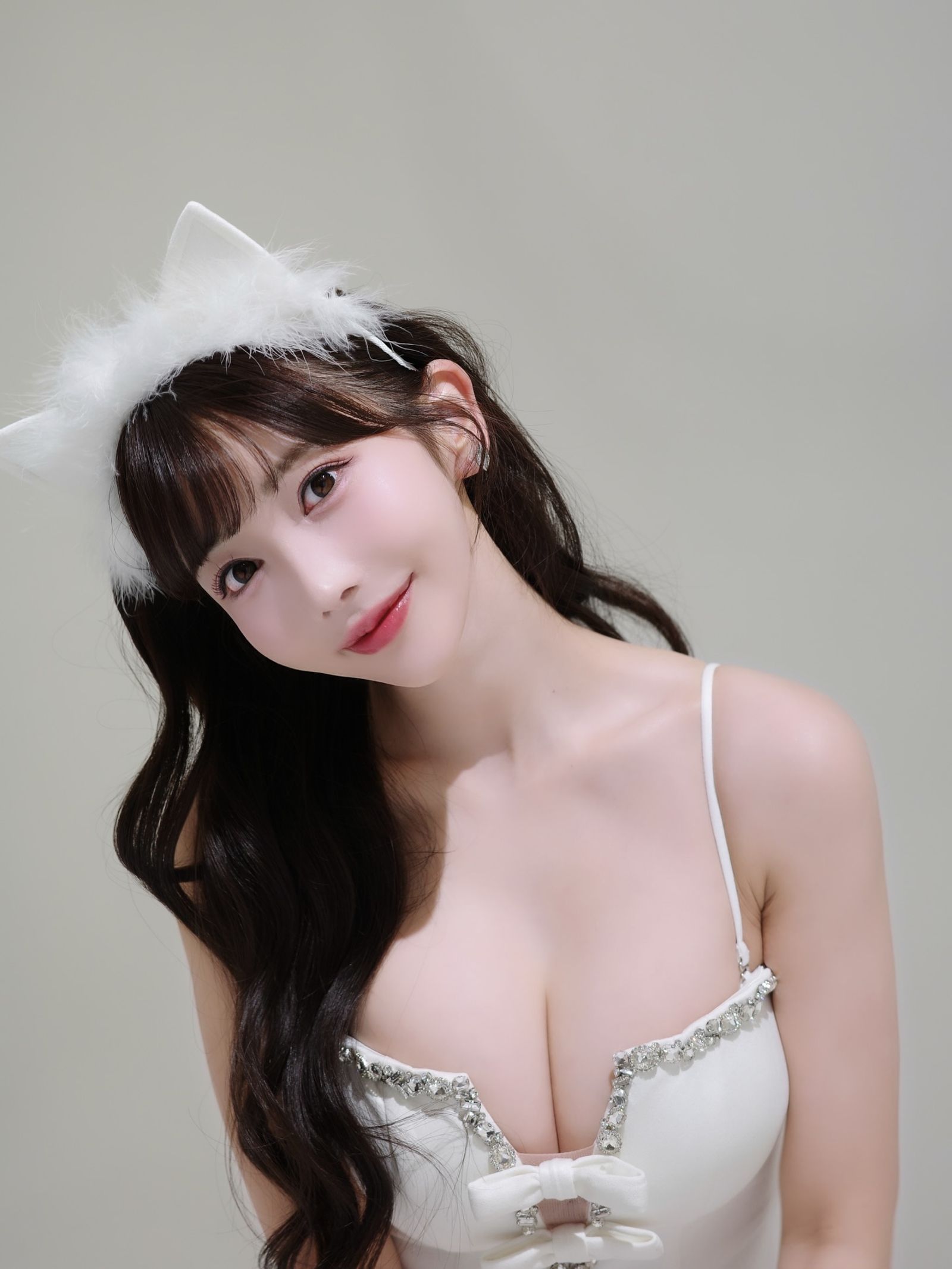 交往期間三山不僅讓大野茜里月給200萬日圓零用錢，還要求她資助價值約2,000萬日圓的賓士G-Class名車及高級名錶，總計豪砸超過1億日圓。（翻攝自大野茜里IG）