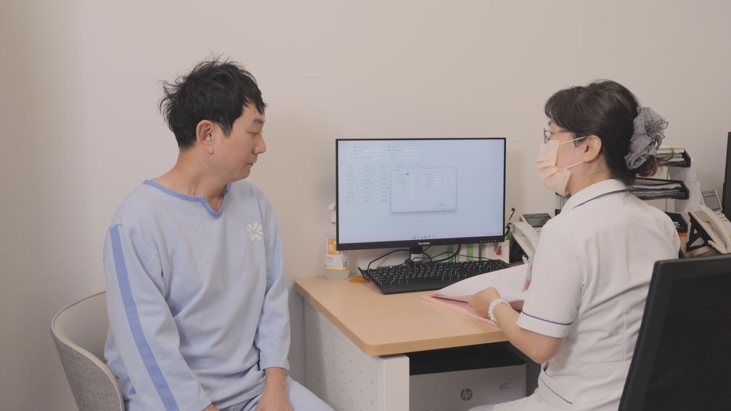 台北美兆診所於檢查前安排專業團隊進行評估與說明,協助受檢者了解流程,減少心中的緊張與疑慮。