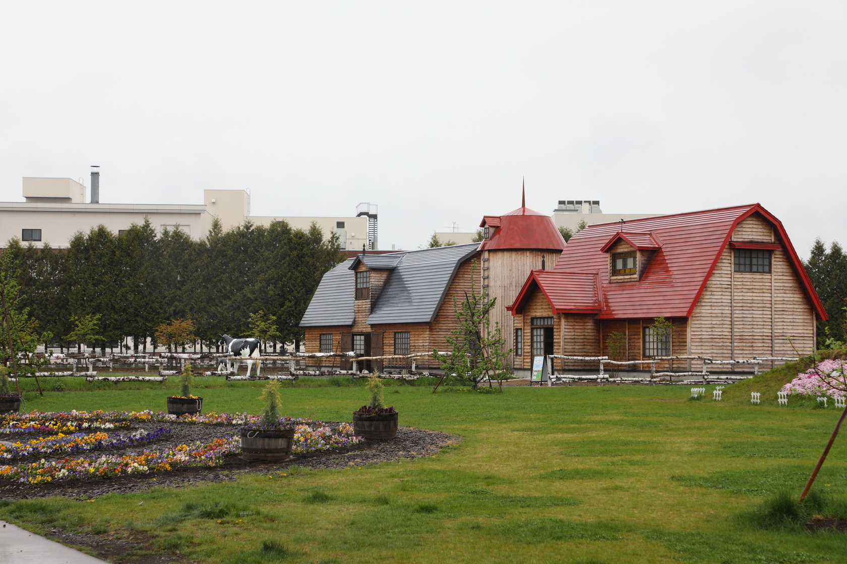 日本的休息站出現哈比人小屋，讓人忍不住一探究竟。