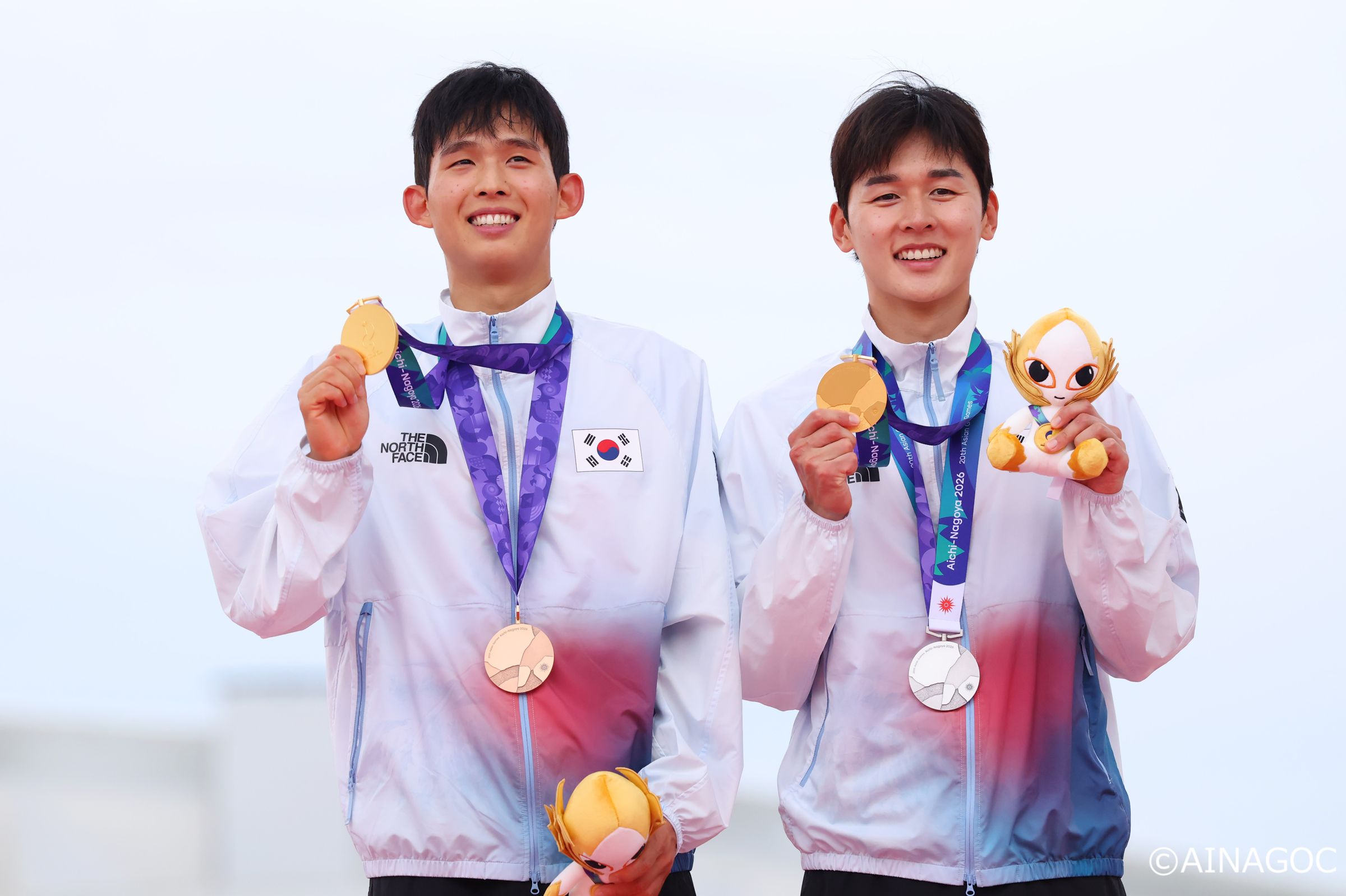 南韓在男子現代五項團體賽奪金牌後，頒獎典禮上司儀竟誤稱南韓國名為「中華民國」（Republic of China），後來緊急改口為Korea（韓國）。（©AINAGOC提供）