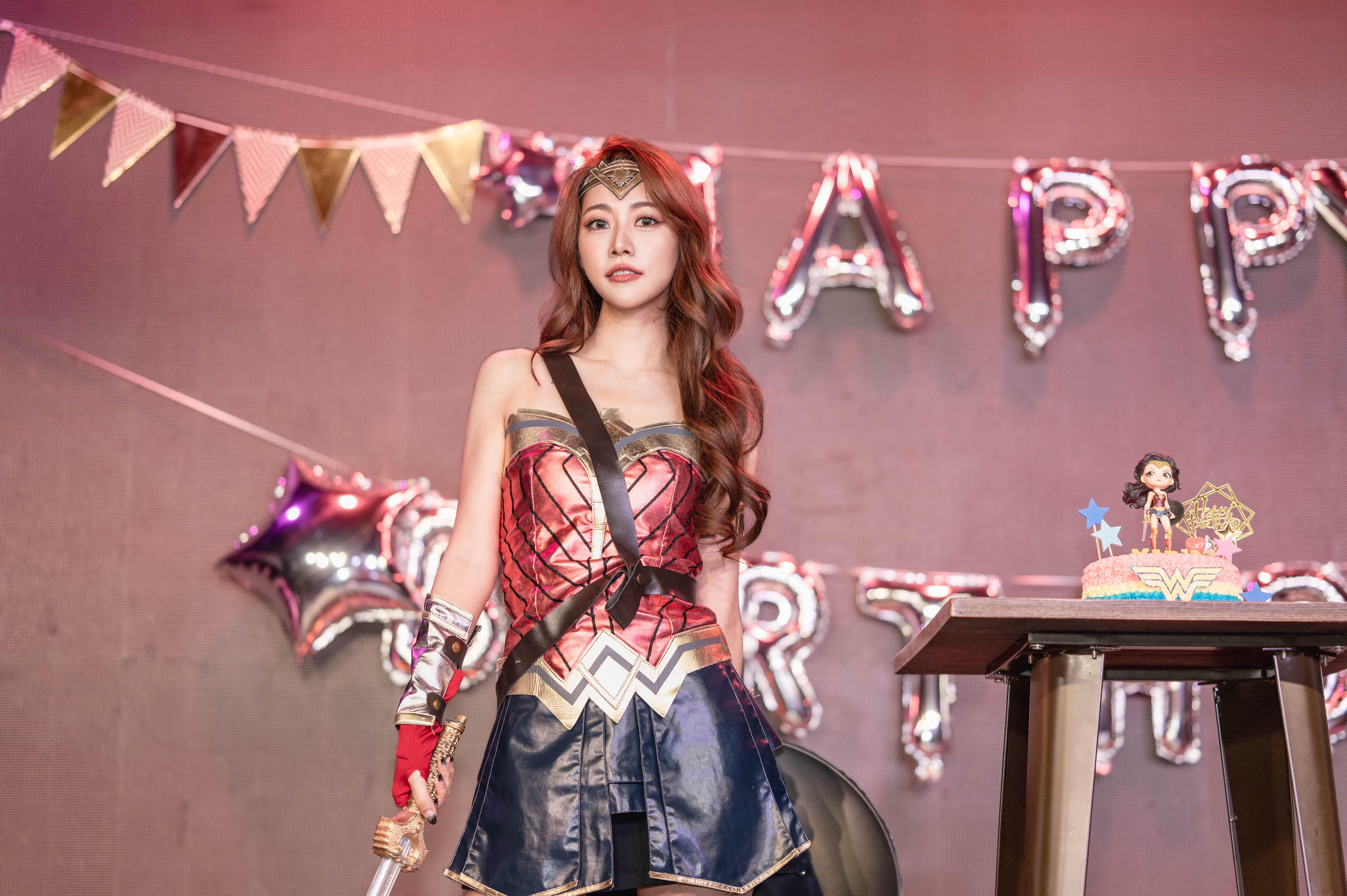 阿部瑪利亞生日會扮成神力女超人。（麥卡貝提供）
