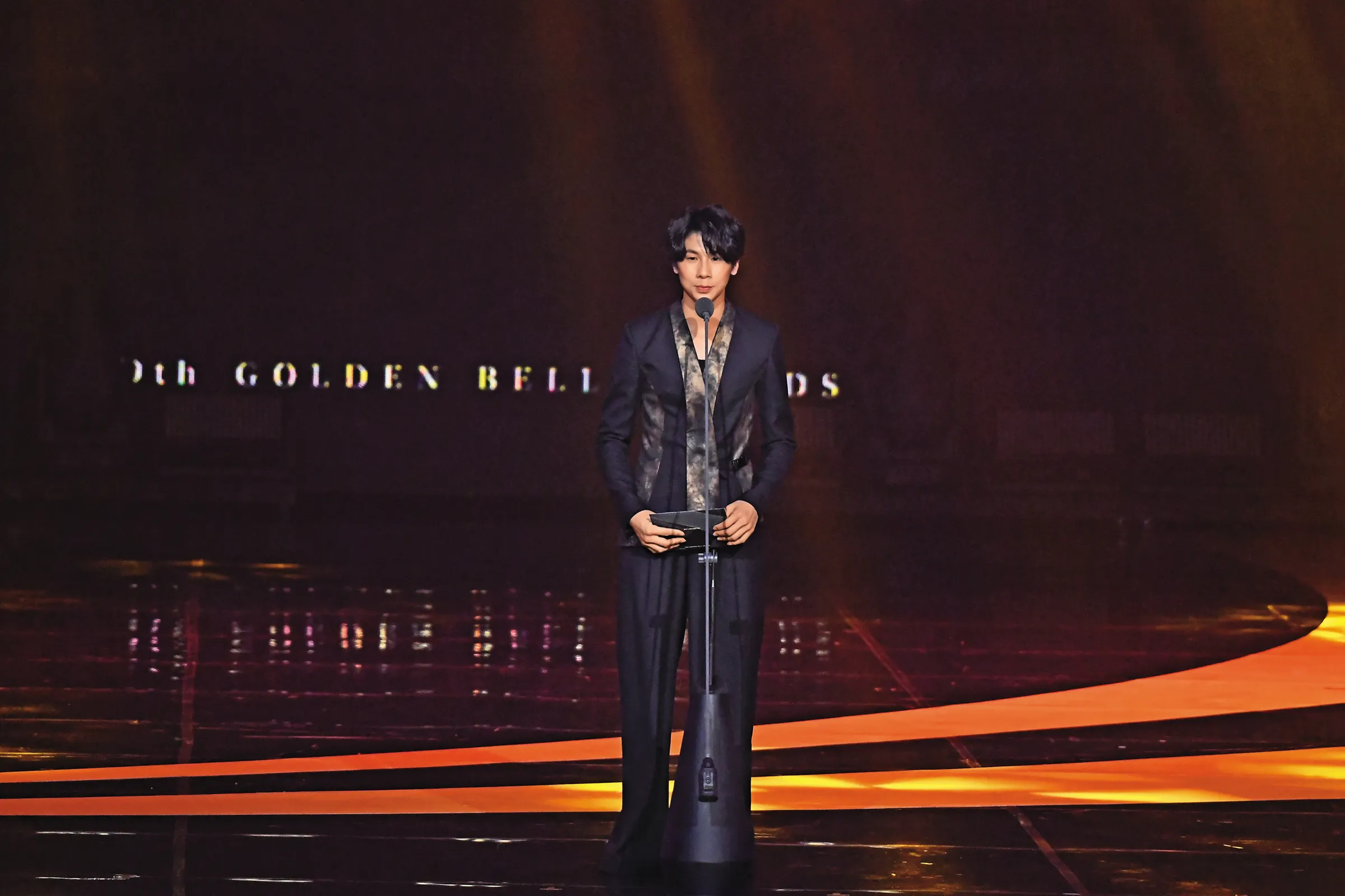 林郁婷擔任金鐘獎頒獎人，經紀人要求品牌方送珠寶或付費才願佩戴，雙方因而合作破局。（翻攝自林郁婷臉書）