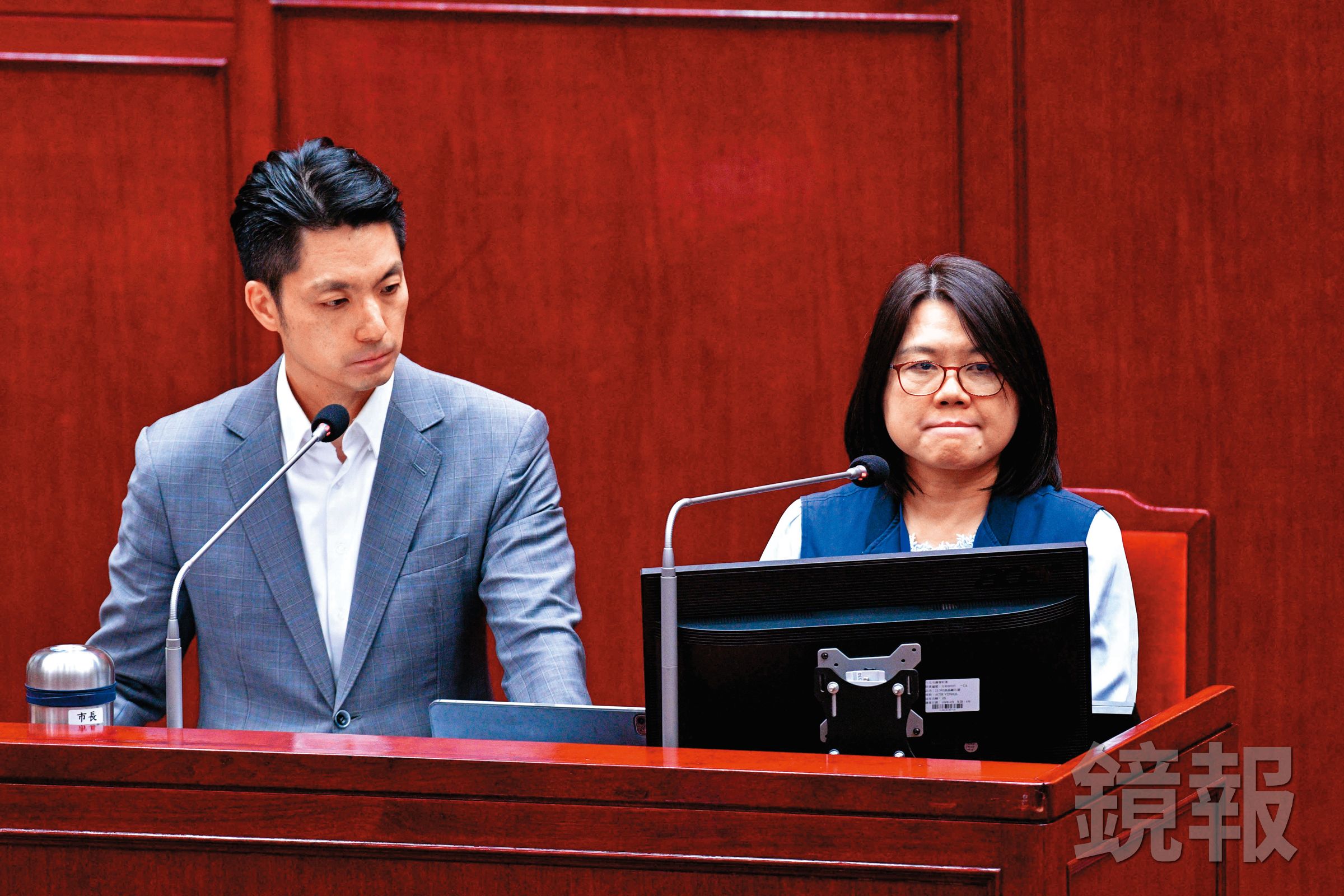 藍議員不滿台北市社會局接連出包,還讓火直接燒到蔣萬安(左)身上,形成政治效應。右為社會局長姚淑文。(鏡報李智為)