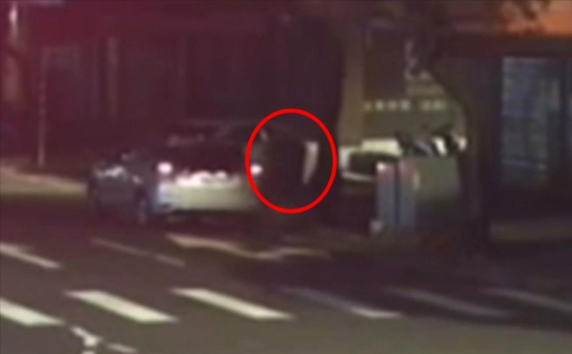 新北市28歲李姓男子因不滿19歲陳姓前女友提出分手，趁陳女下班時，將其強行擄走。（翻攝畫面）