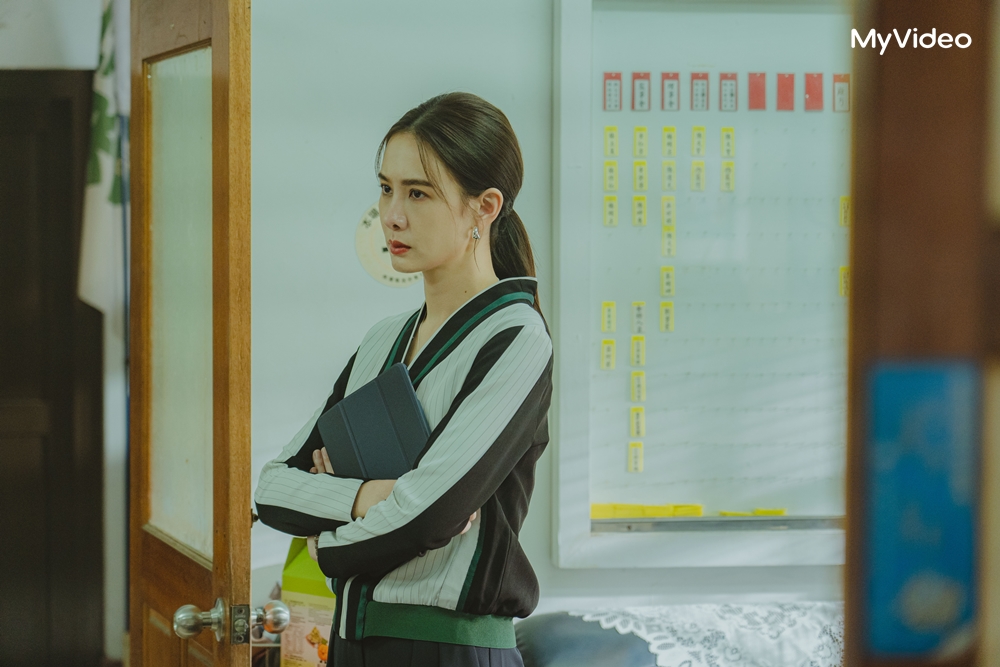 安心亞飾演的鐵血教練有大量客語挑戰不小。（MyVideo提供）