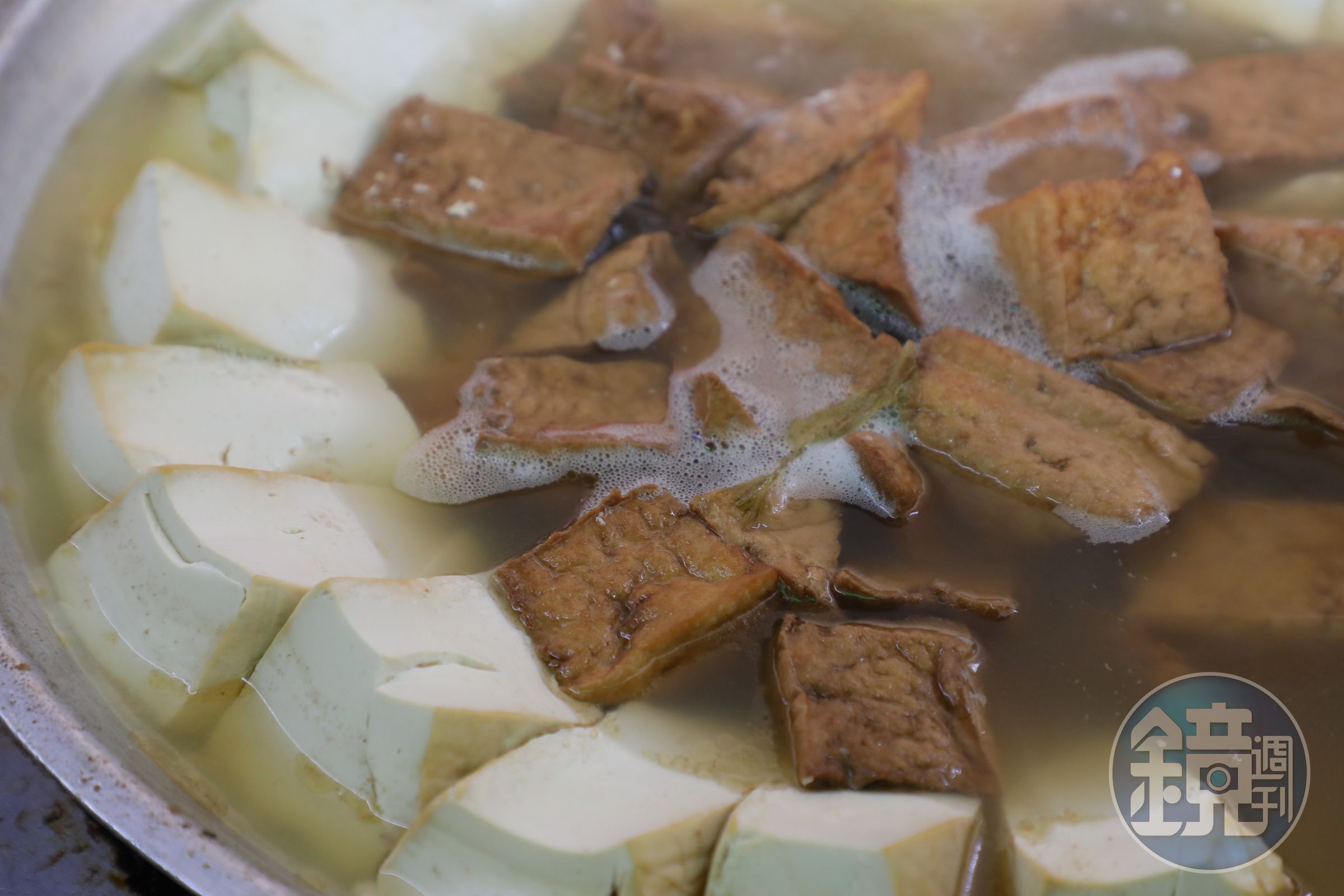 板豆腐和油豆腐可做成湯品或小菜。
