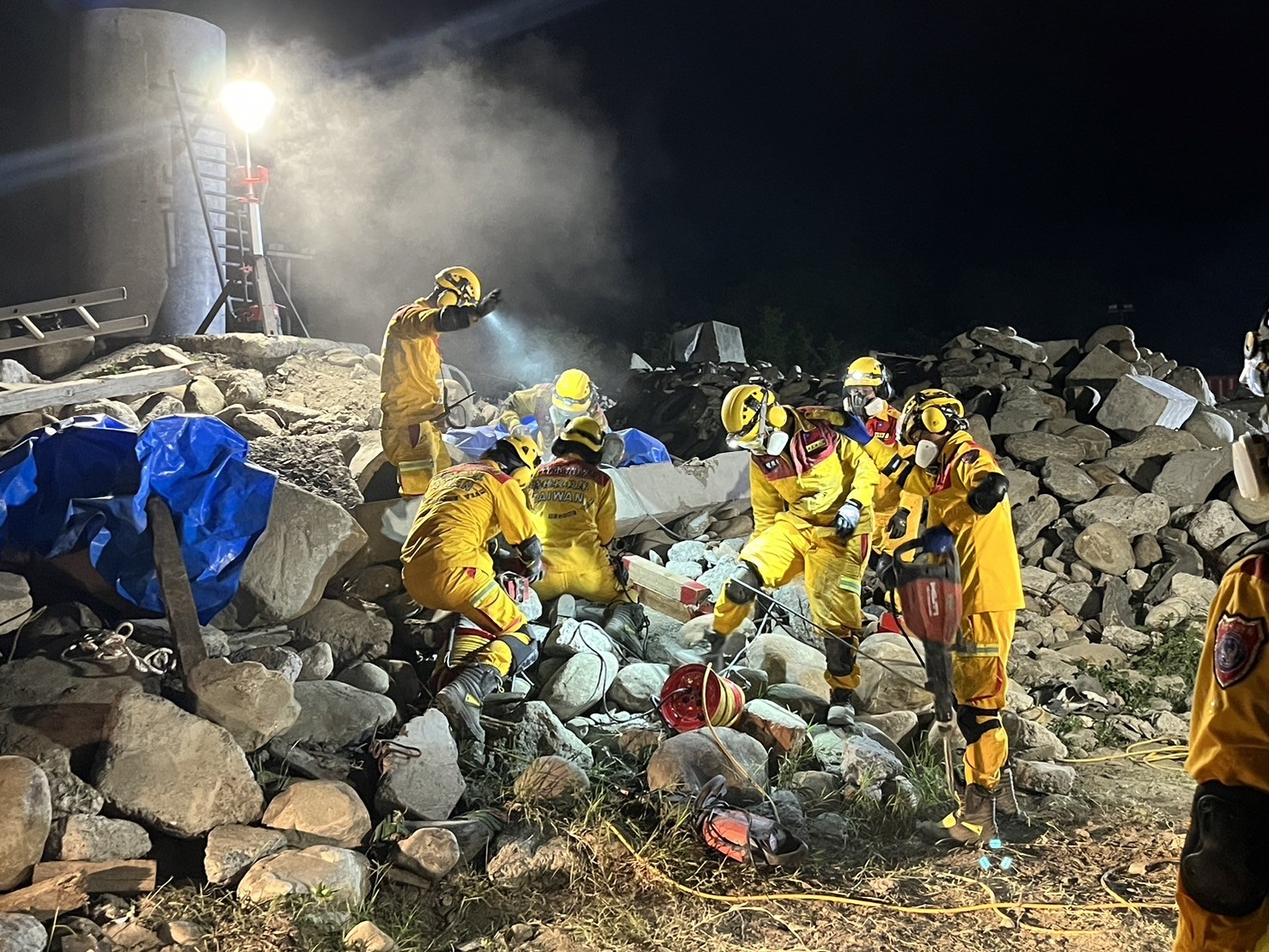 消防署推廣防災士及T-CERT的訓練、增加大規模震災動員演練的強度，目的在提升台灣的災害韌性。（消防署提供）