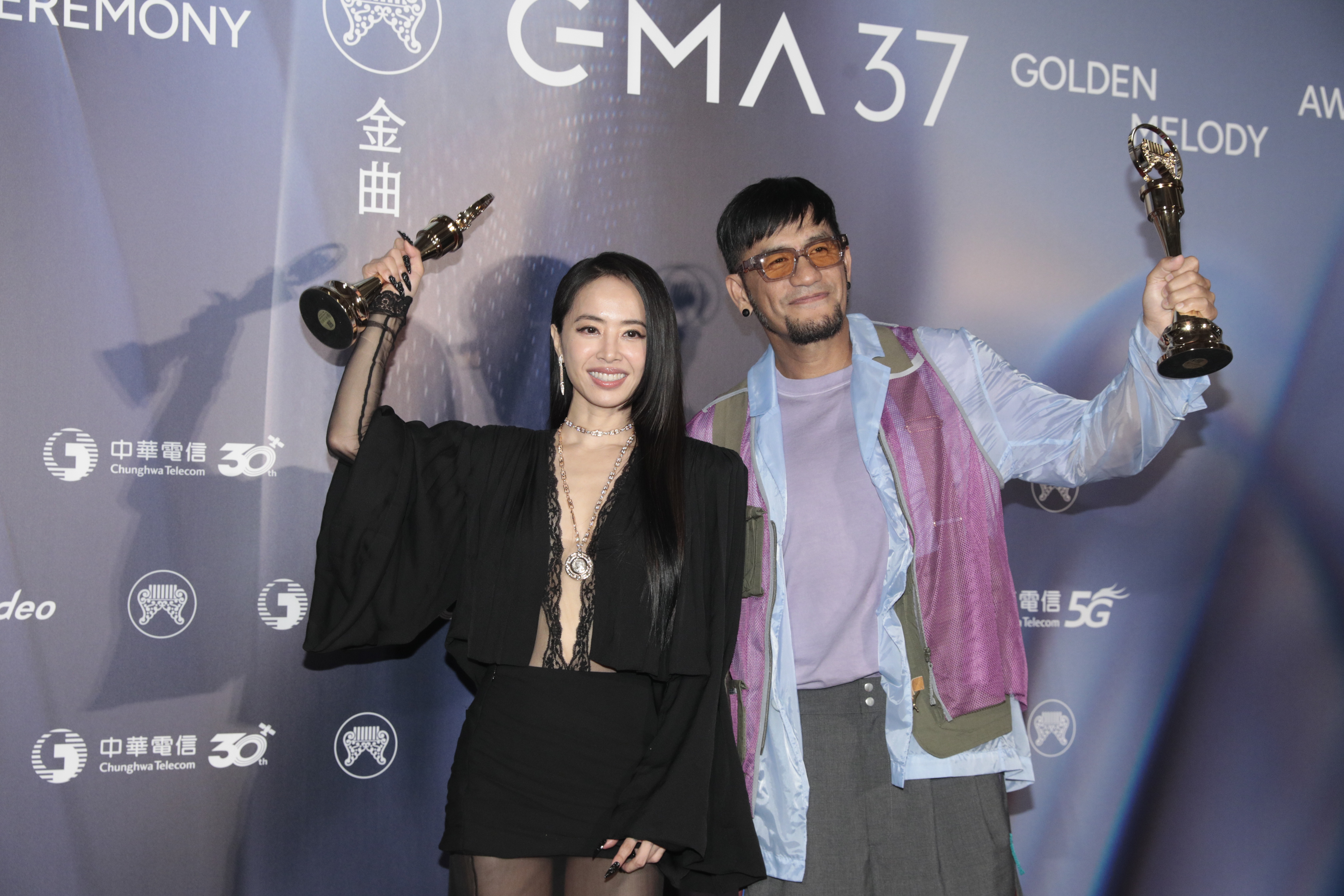 歌后蔡依林與歌王張震嶽都是一輪勝出。
