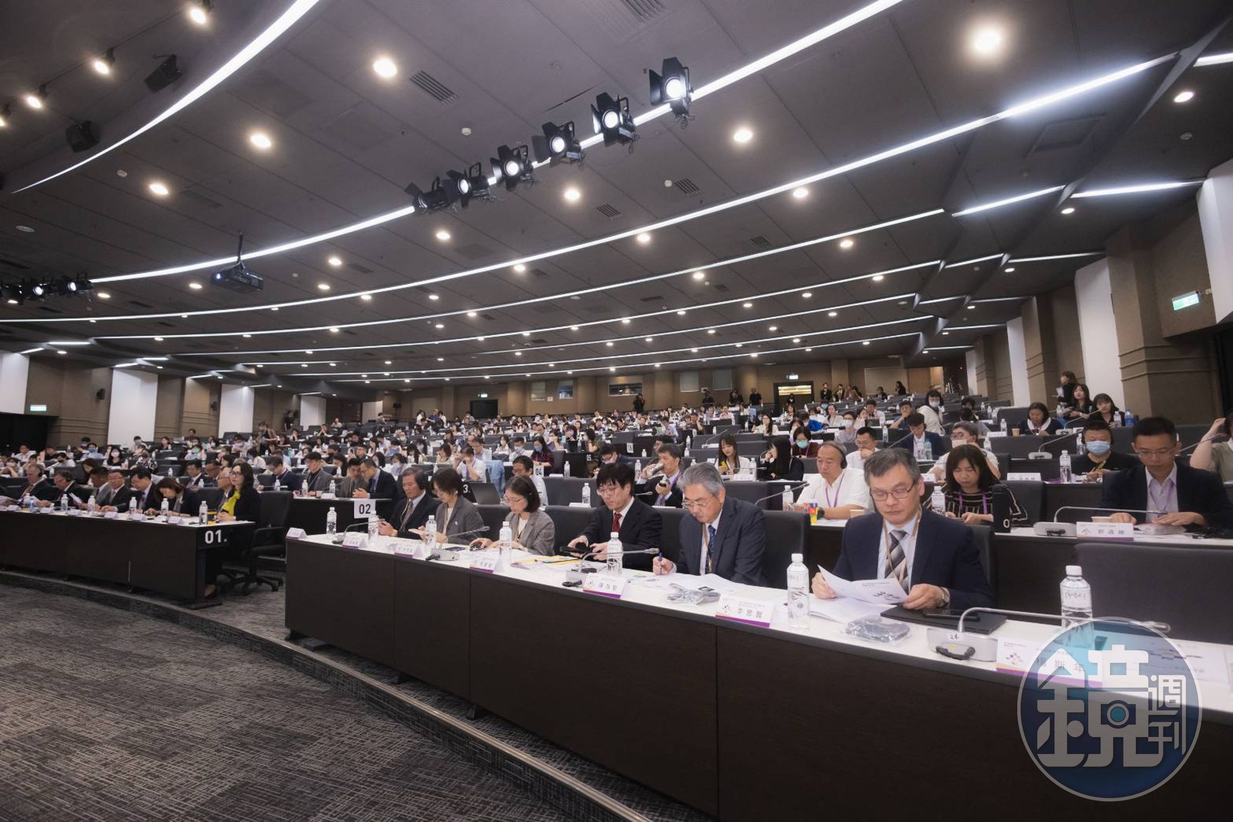台美攜手主辦提升台灣毒品司法處遇成效國際研討會,包括法務部徐錫祥次長、中信反毒教育基金會辜仲諒董事長等人都到場與會。(讀者提供)