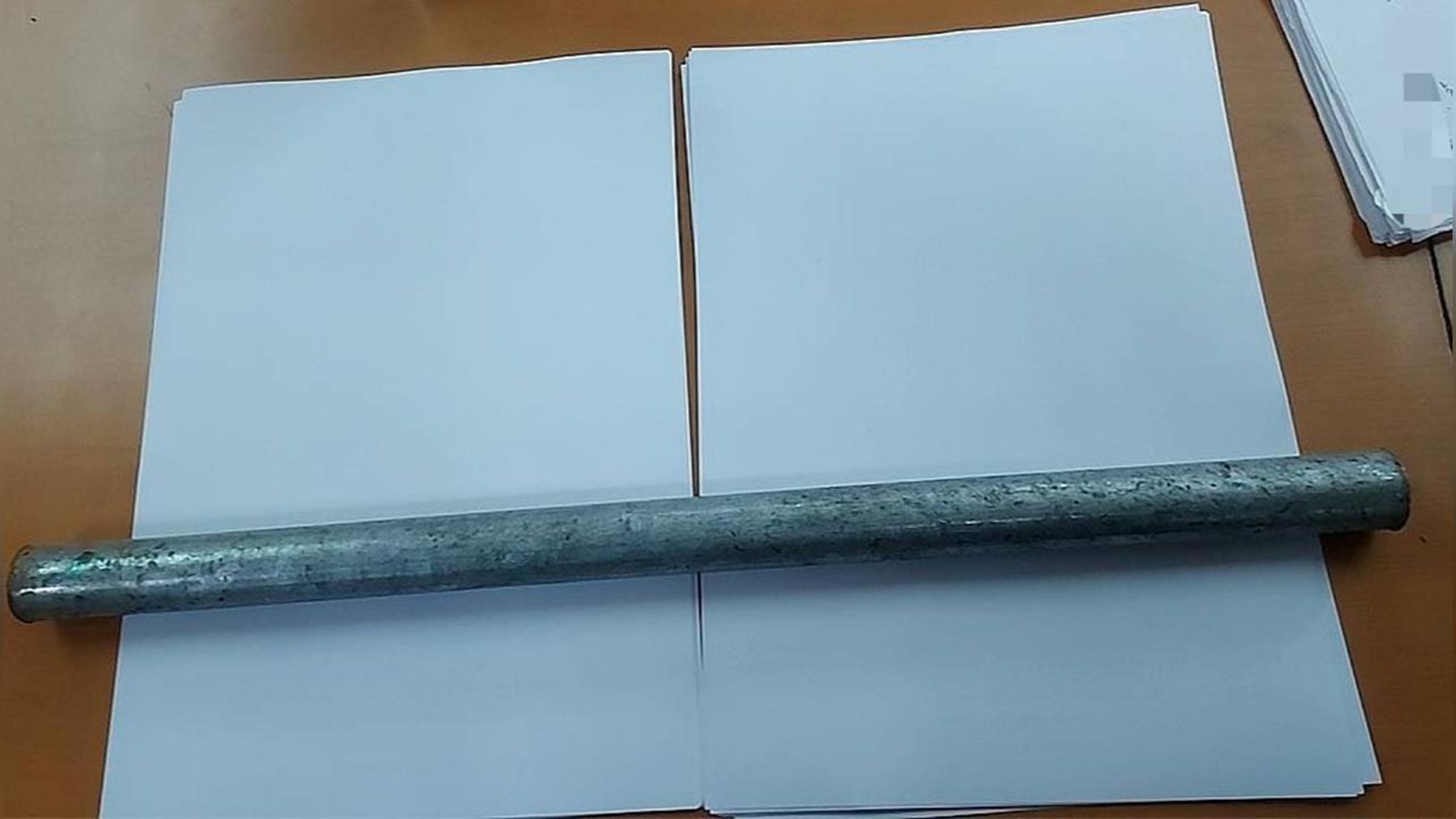 新北市三重一男子持鐵棍隨機攻擊路人。(警方提供)