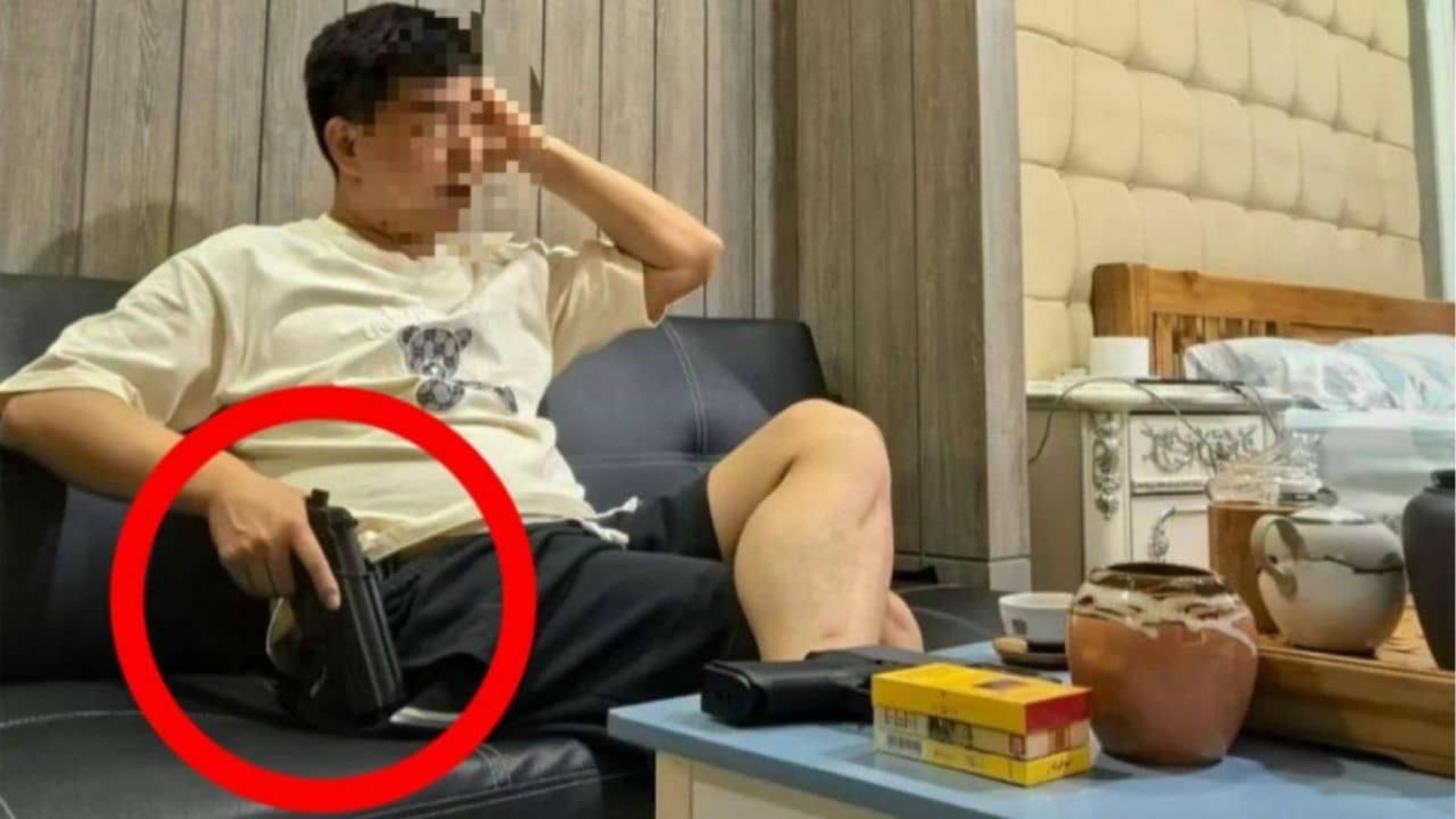 47歲的中國籍男子,因高調在社群上曬出槍枝,引起泰國警方注意。(翻攝自臉書บิ๊กเกรียน)