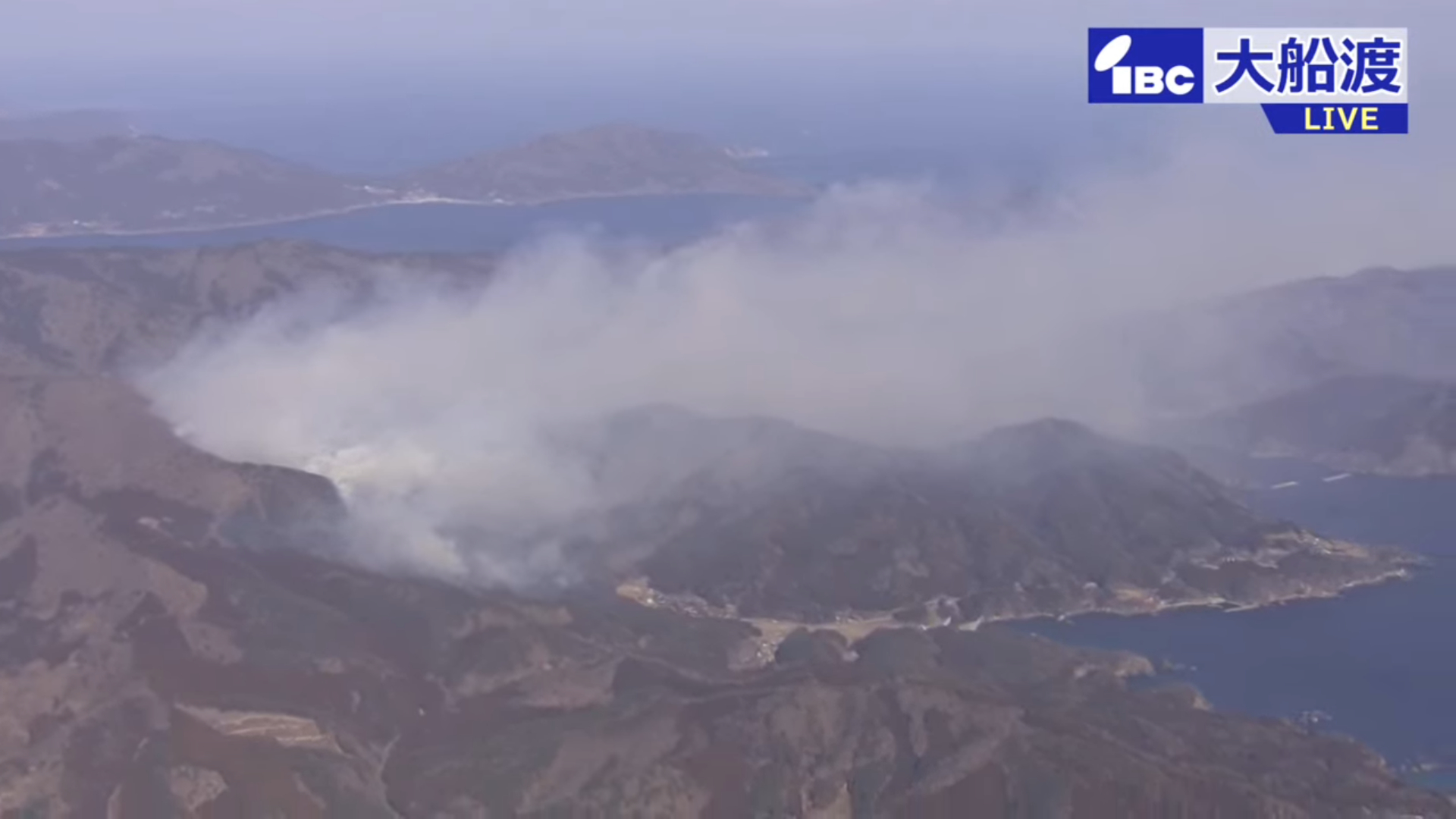 日本岩手縣大船渡市山林大火已釀1死。（翻攝《岩手放送》直播）
