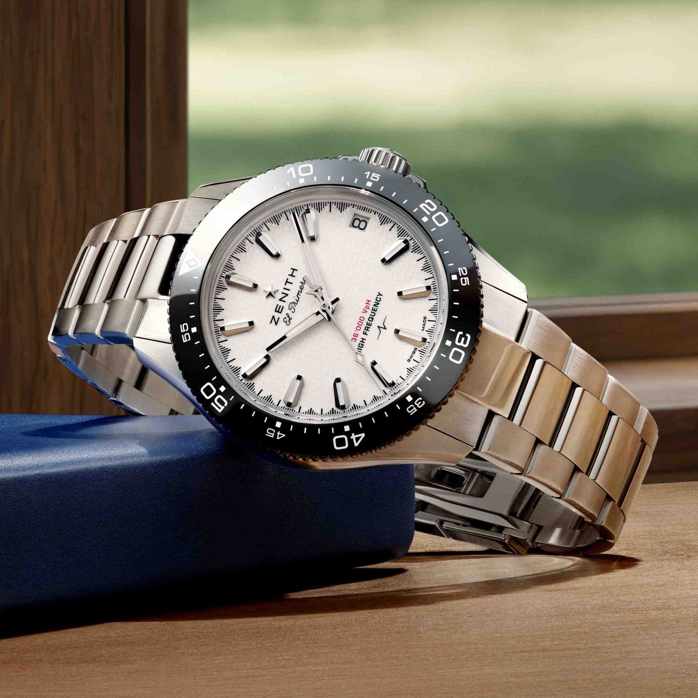 ZENITH 真力時今年在 GWD 錶展正式發表的 Chronomaster Solo Sport 白色面盤錶款，定價約NT$360,300。