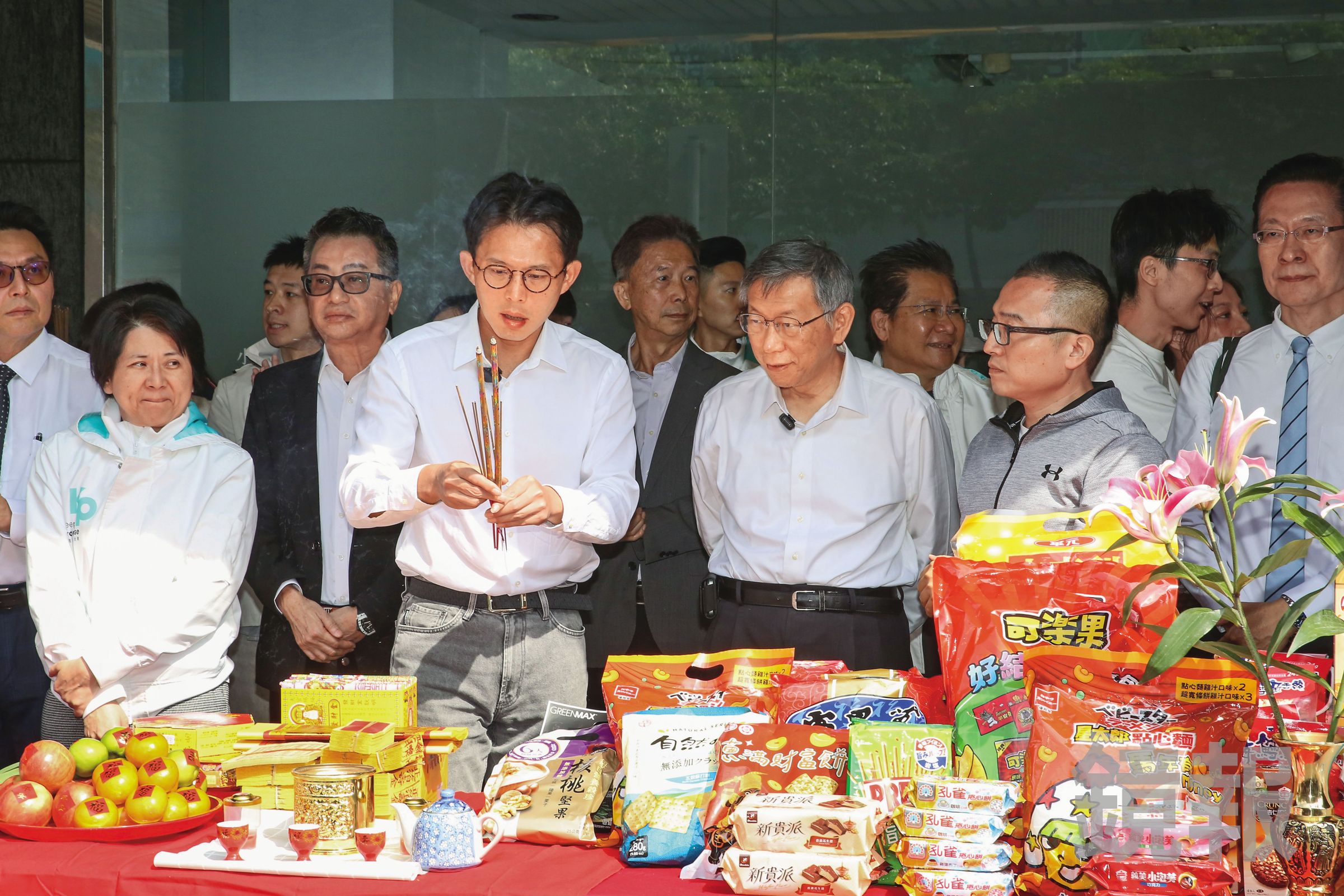 白營抱怨黃國昌新北競選行程少得可憐，白營媒體群組更常出現黃國昌無行程、卸任主席柯文哲卻行程滿檔的諷刺現象。（鏡報董孟航）