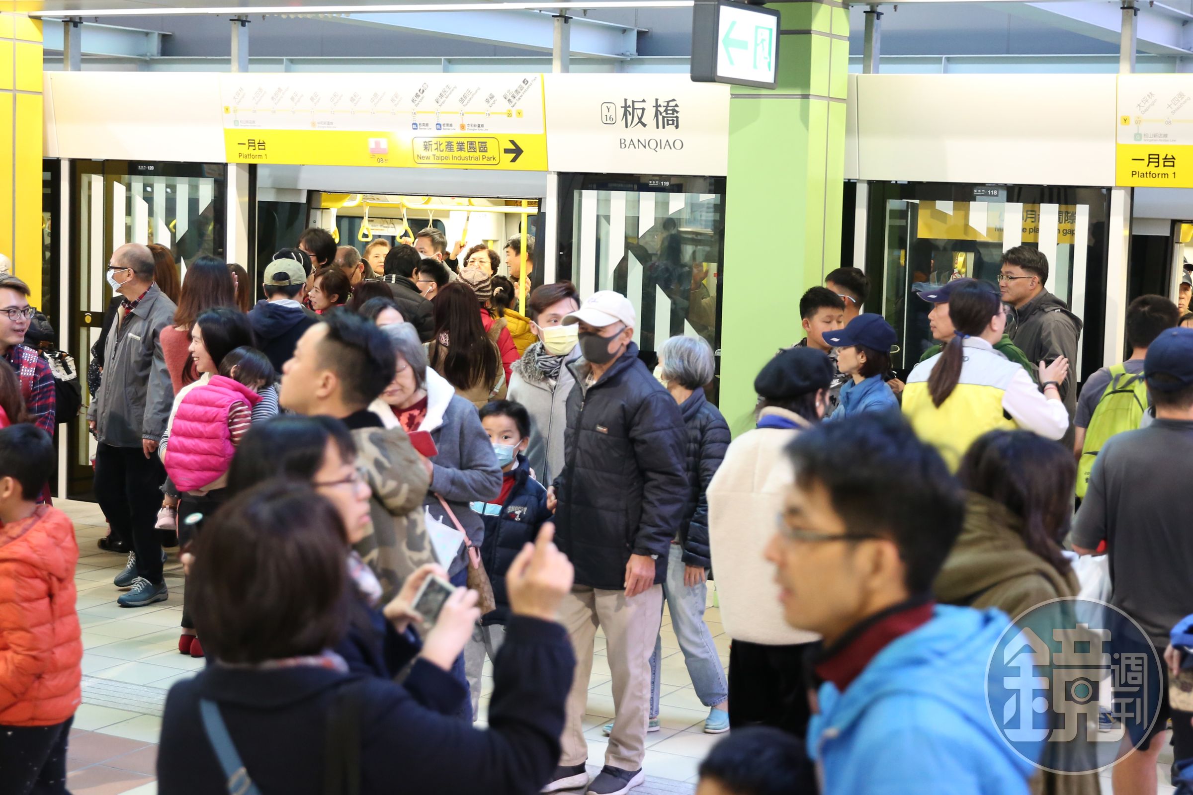 雙北捷運環狀線車門供應商涉中資,民進黨北市議員呼籲市府嚴格把關。(本刊資料照)